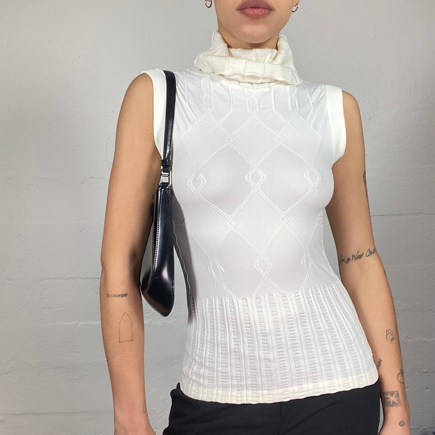 Vintage 90's Model Off Duty White Highneck Top with Bulky Knitted Decoration (S)