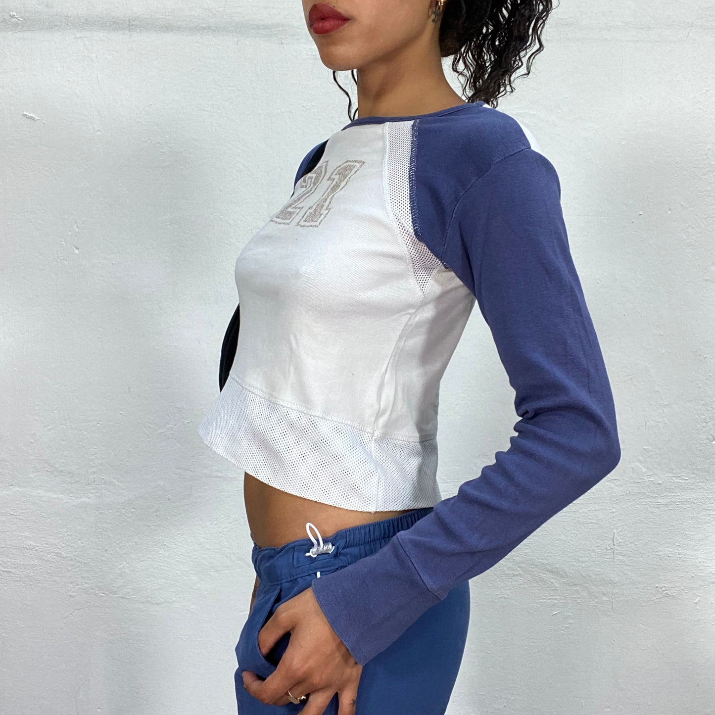 Vintage 90's Sporty Blue and White Longsleeve Top with "21" Glitter Print (M)