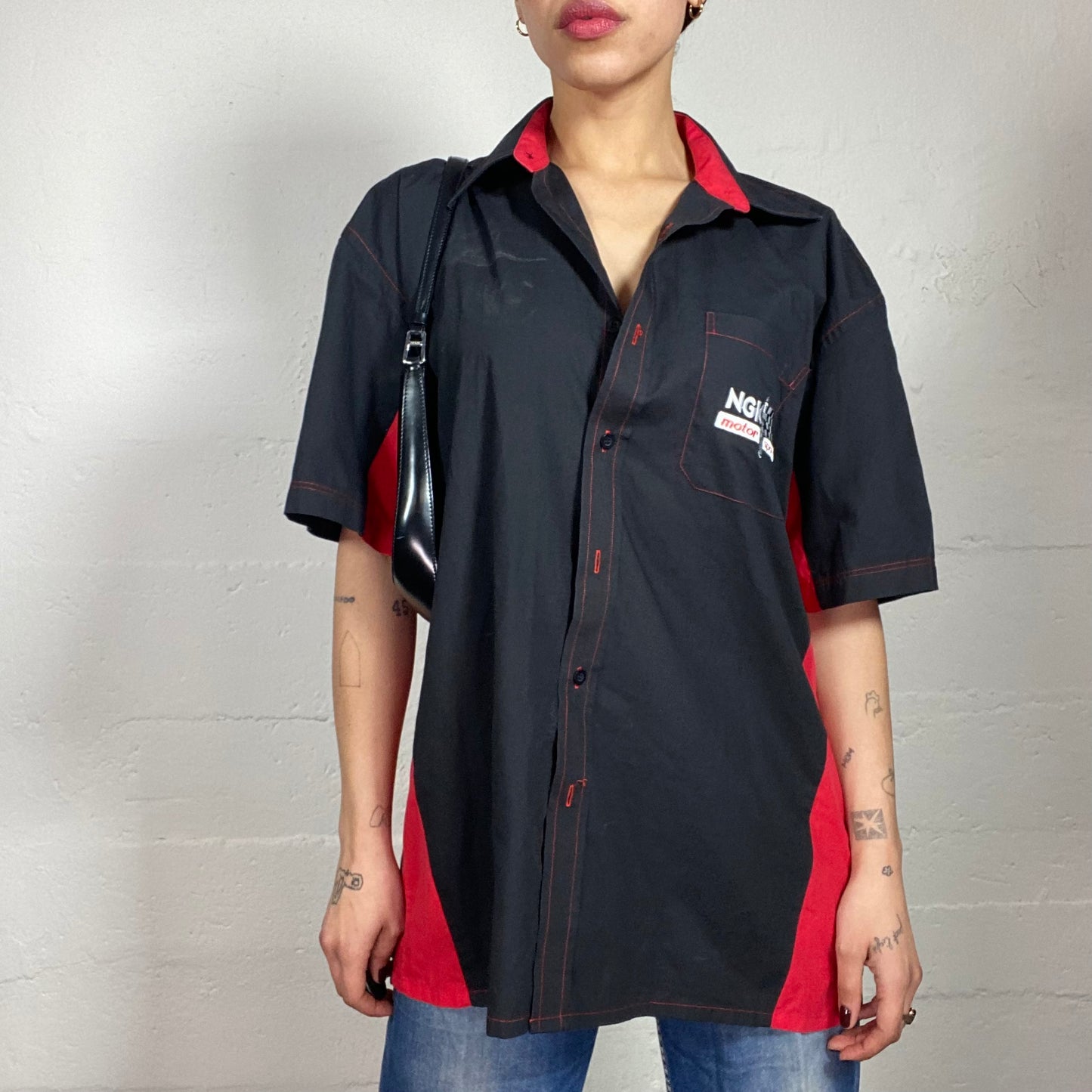 Vintage 2000's Sporty Black Bowling Button Up Shirt with Red „Motor Sport“ Embroidery Print (M)