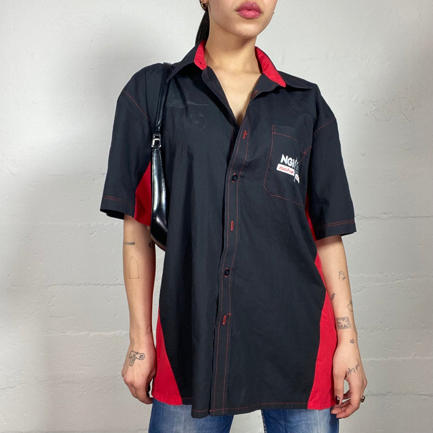 Vintage 2000's Sporty Black Bowling Button Up Shirt with Red „Motor Sport“ Embroidery Print (M)