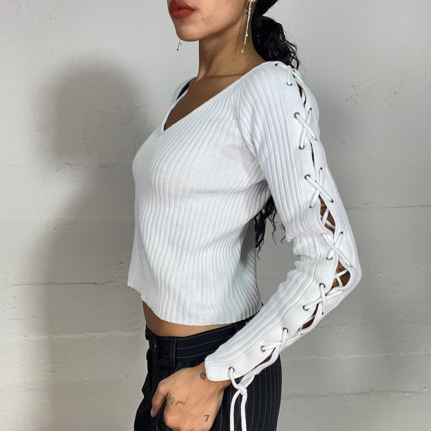 Vintage 2000's White V-Neck Pullover with Lace Up Longsleeve (S)