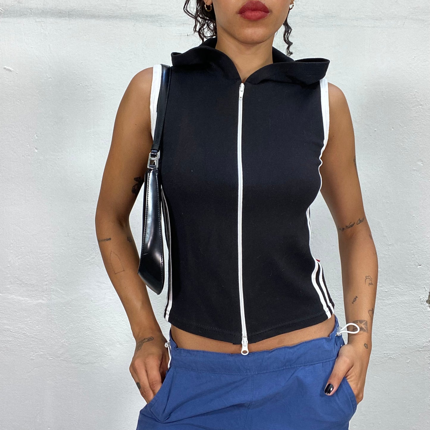 Vintage 2000's Sporty Black Zip Up Top with White Trim Detail (S/M)