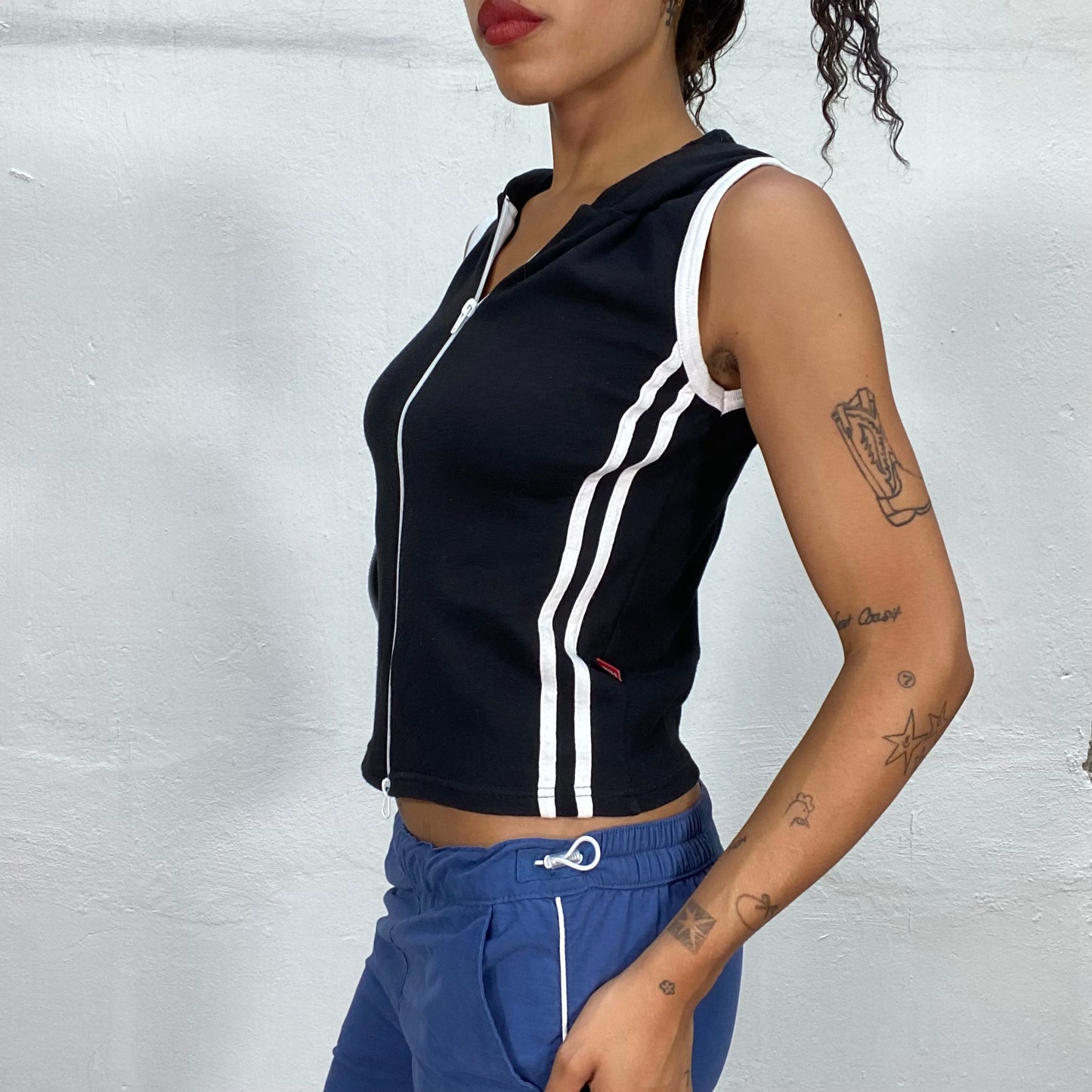 Vintage 2000's Sporty Black Zip Up Top with White Trim Detail (S/M)