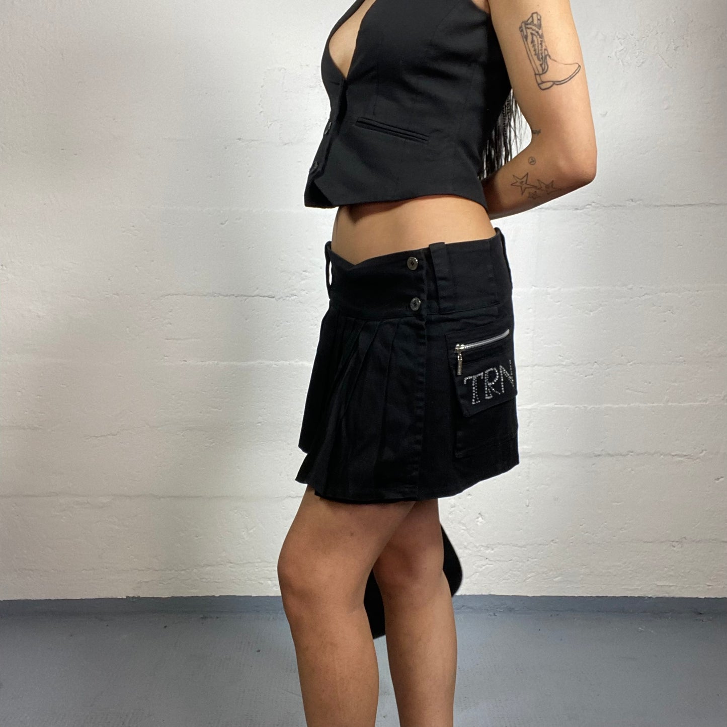 Vintage 2000's Rave Girl Black Mini Pleaded Skirt with Buttons Detail (S/M)