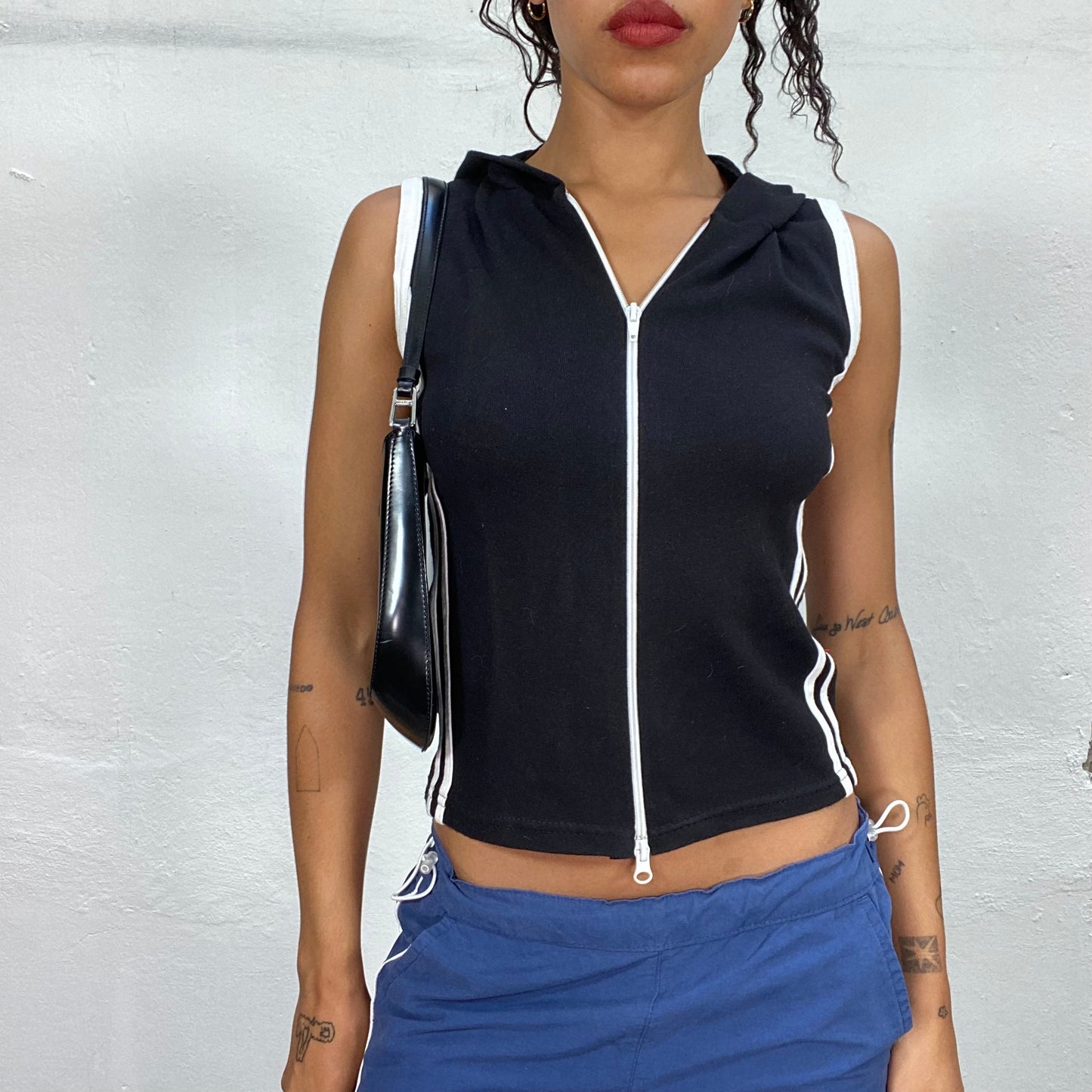 Vintage 2000's Sporty Black Zip Up Top with White Trim Detail (S/M)