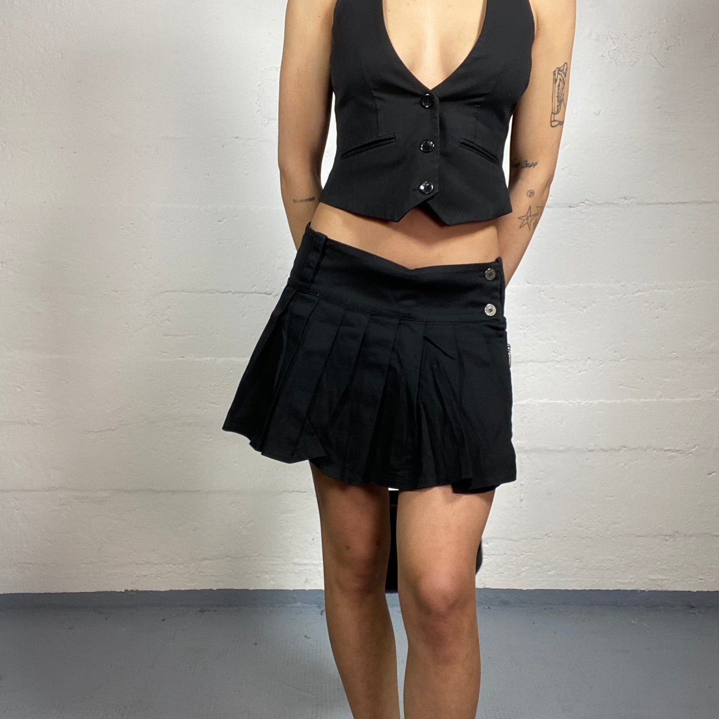 Vintage 2000's Rave Girl Black Mini Pleaded Skirt with Buttons Detail (S/M)