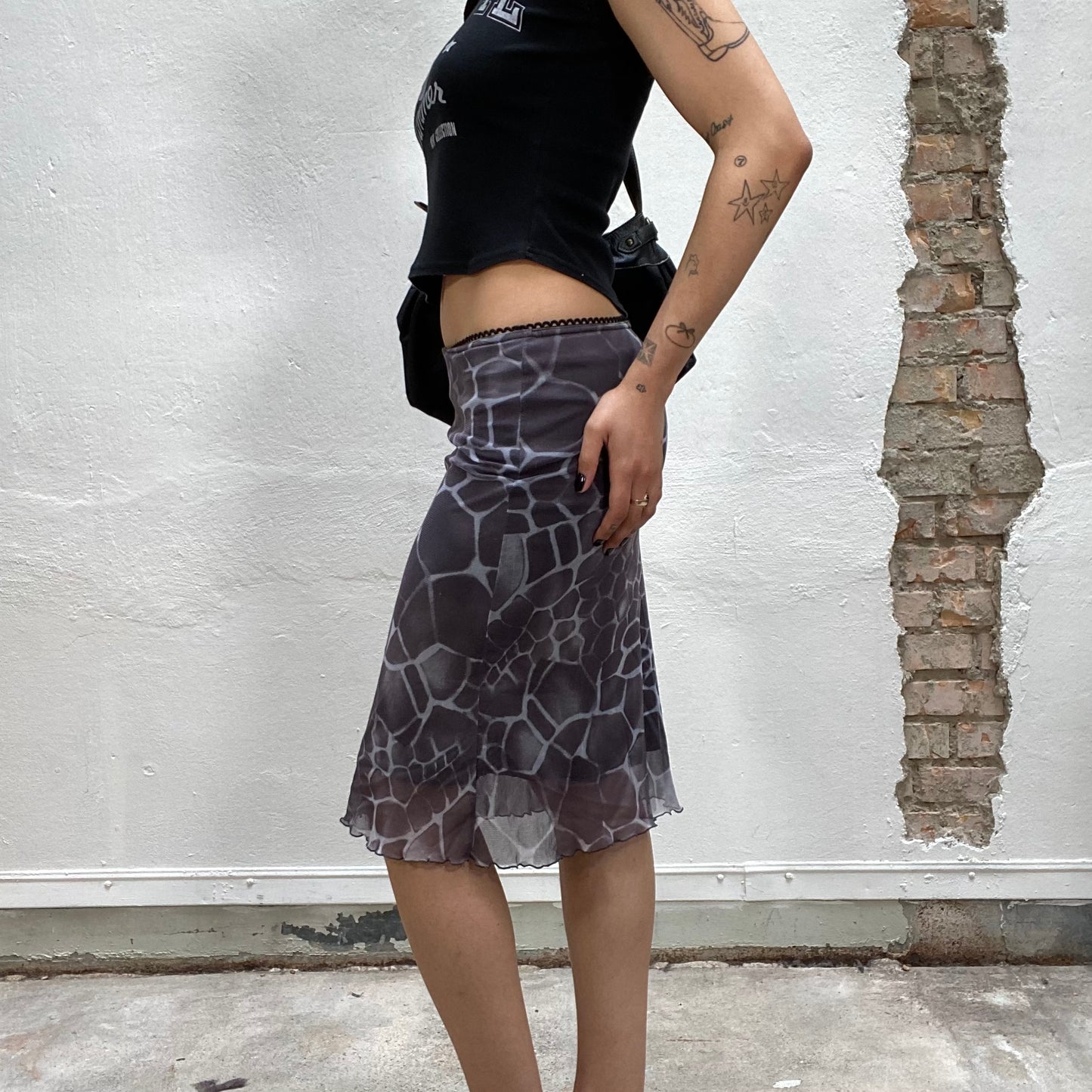 Vintage 2000's Funky Grey Giraffe Print Mesh Midi Skirt (S)