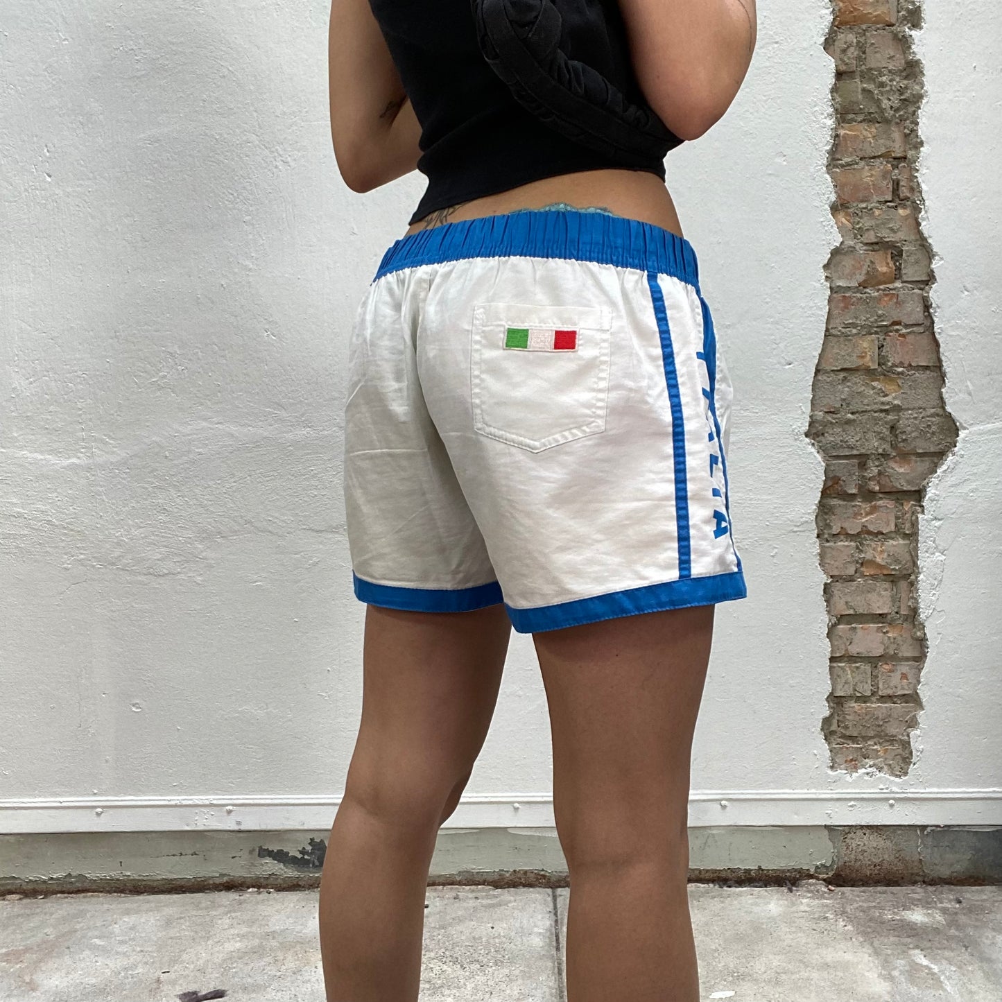 Vintage 2000's Sporty White Italia Shorts with Blue Trim (S/M)