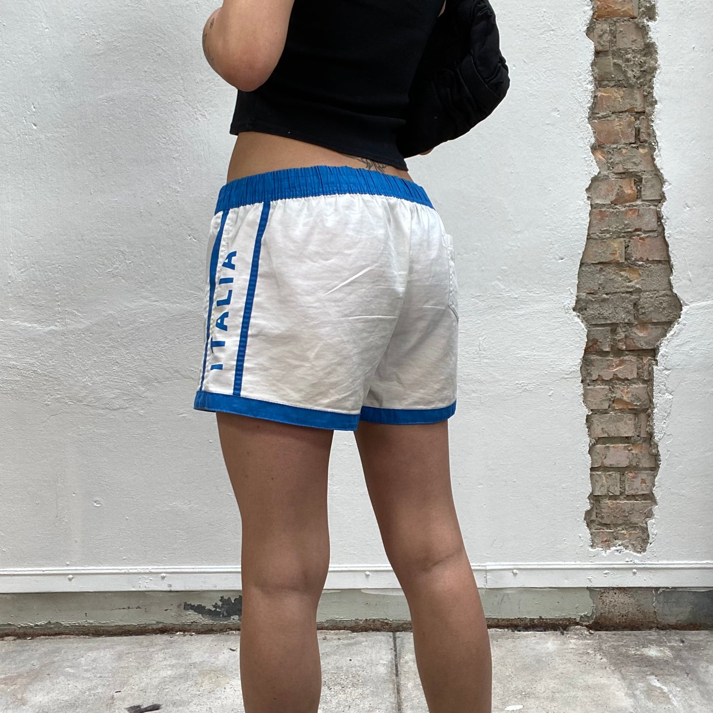 Vintage 2000's Sporty White Italia Shorts with Blue Trim (S/M)