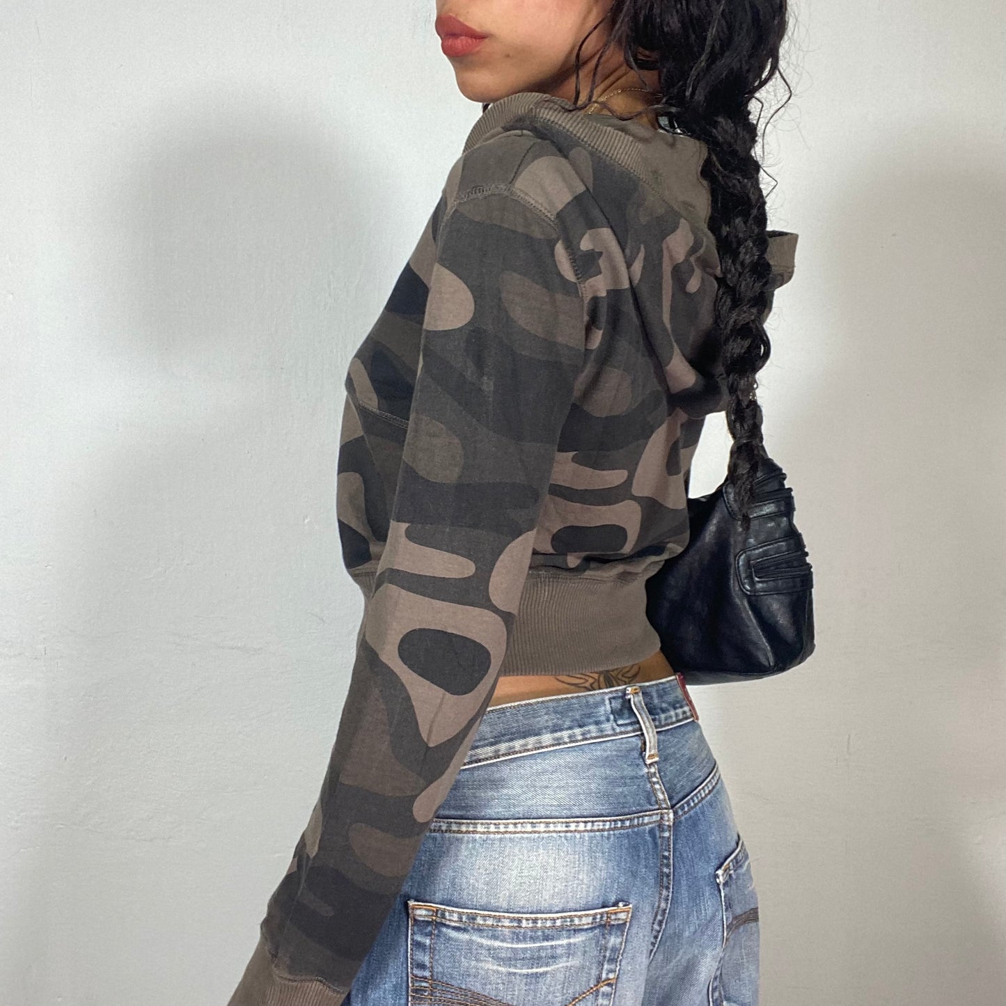 Vintage 2000's Downtown Girl Khaki Camo Longsleeve Sweater Crop Top with Hood and Pocket Detail (XS/S)