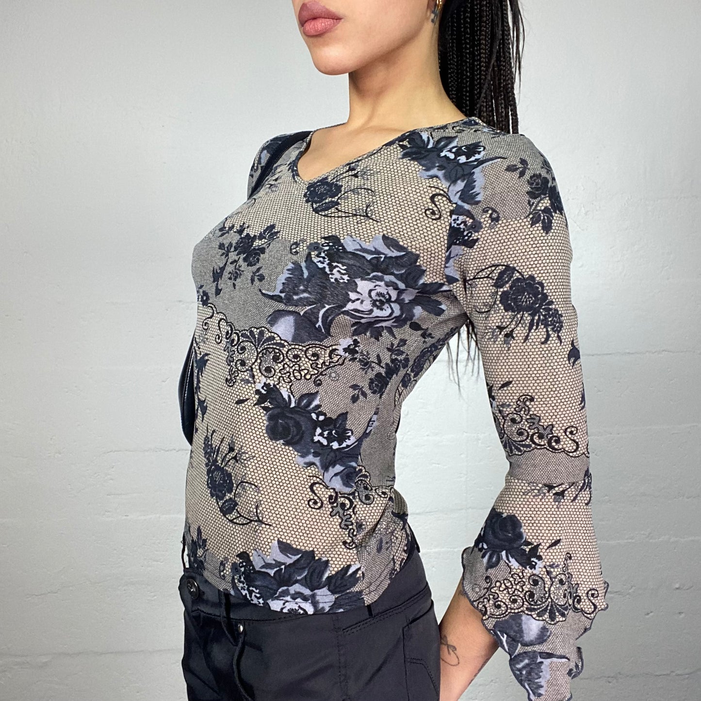 Vintage 2000's Vamp Goth Beige 3/4 Sleeve Top with Black Floral Lace Covering (S)