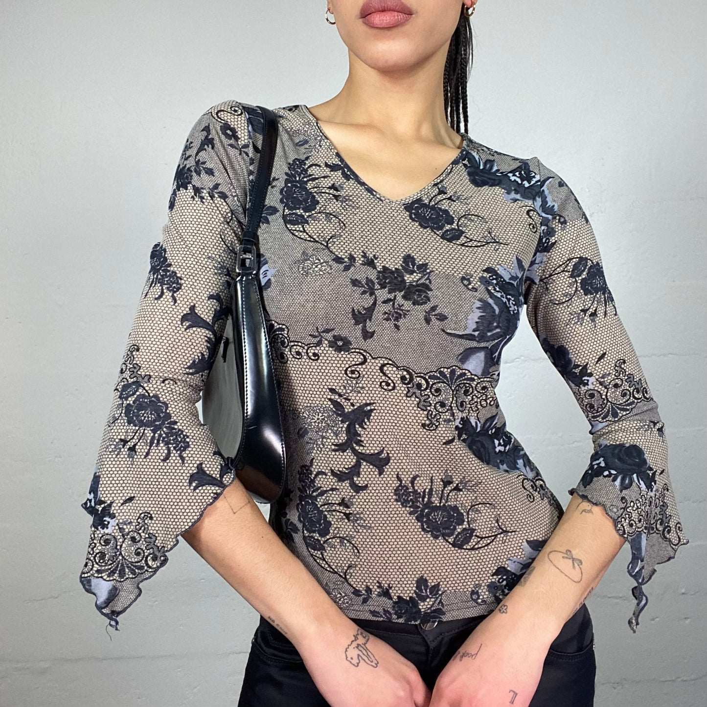 Vintage 2000's Vamp Goth Beige 3/4 Sleeve Top with Black Floral Lace Covering (S)