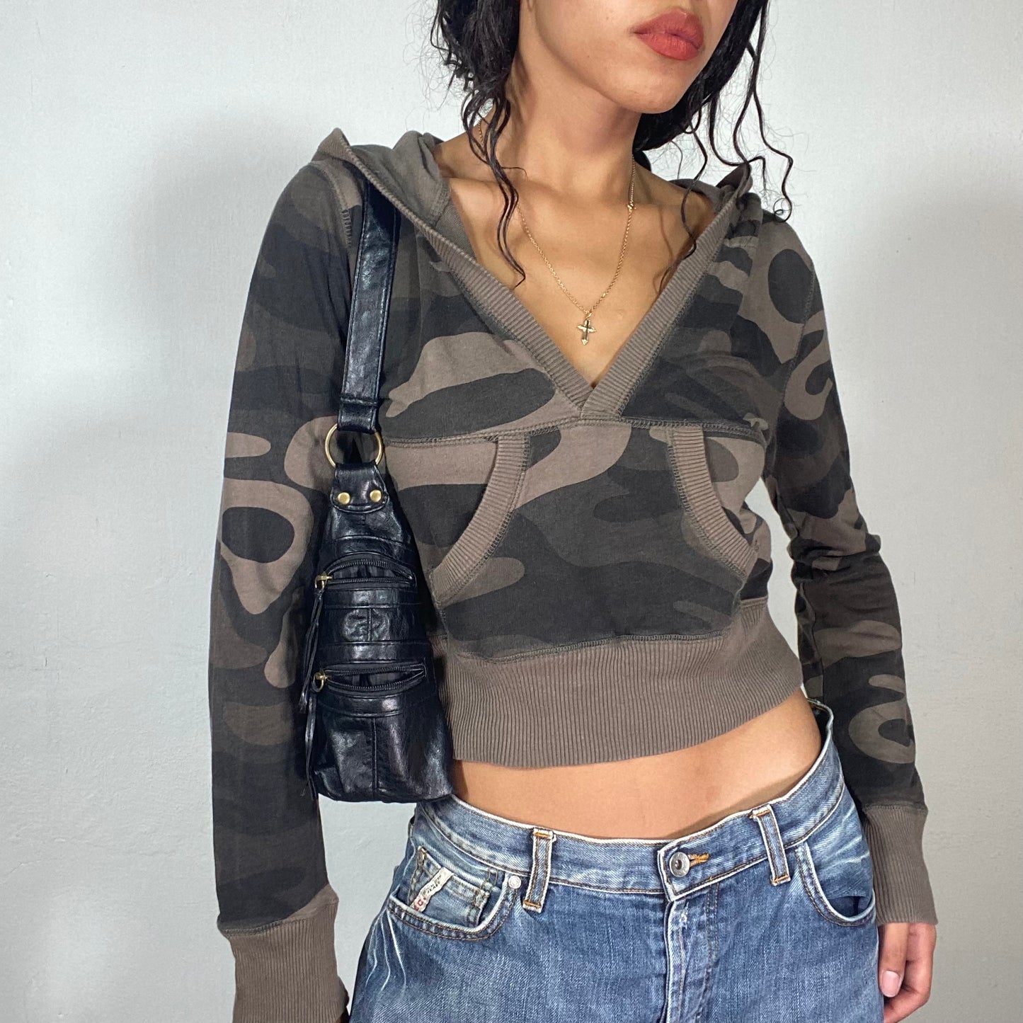 Vintage 2000's Downtown Girl Khaki Camo Longsleeve Sweater Crop Top with Hood and Pocket Detail (XS/S)