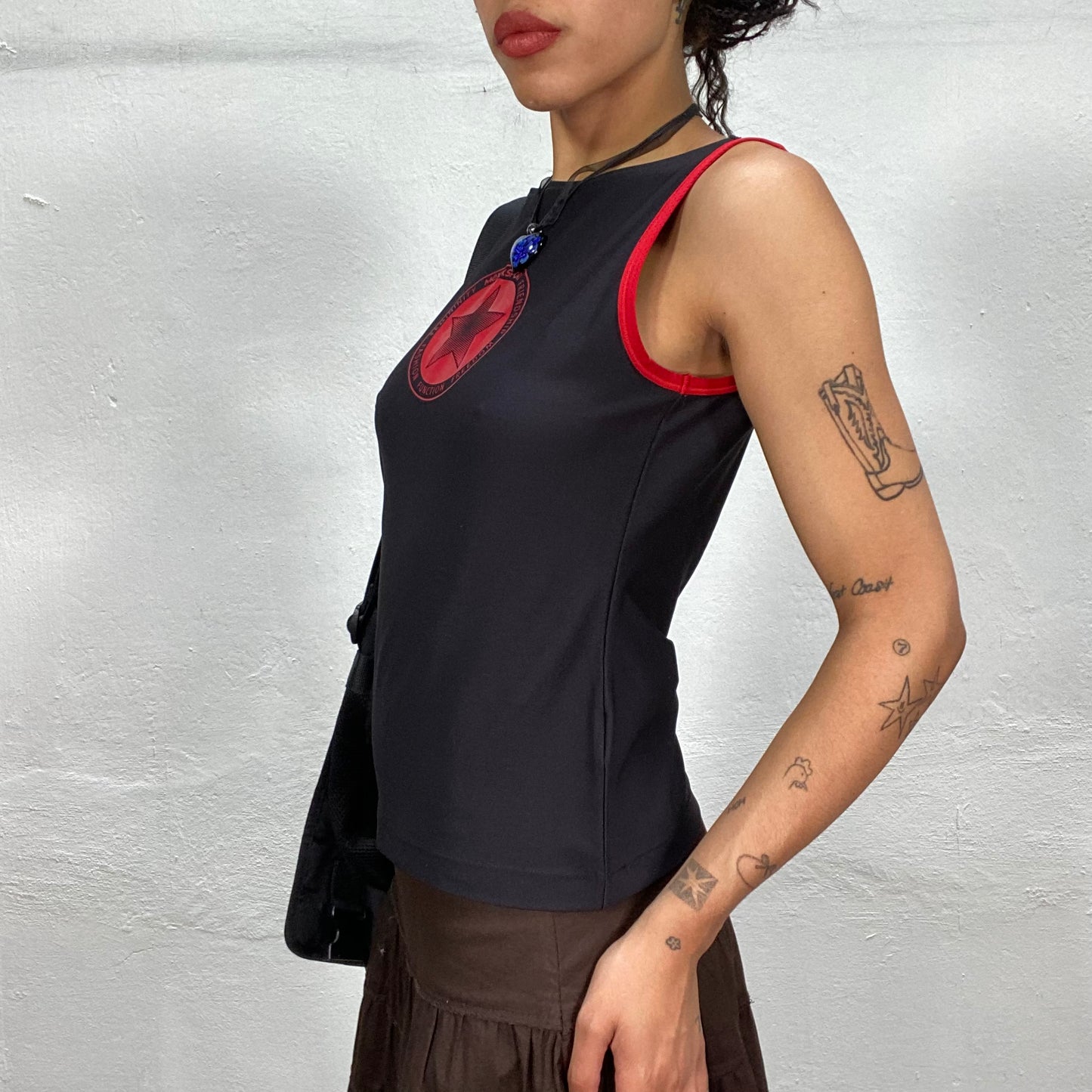 Vintage 2000's Grunge Black Top with Red Contour and Star Print Detail (S/M)