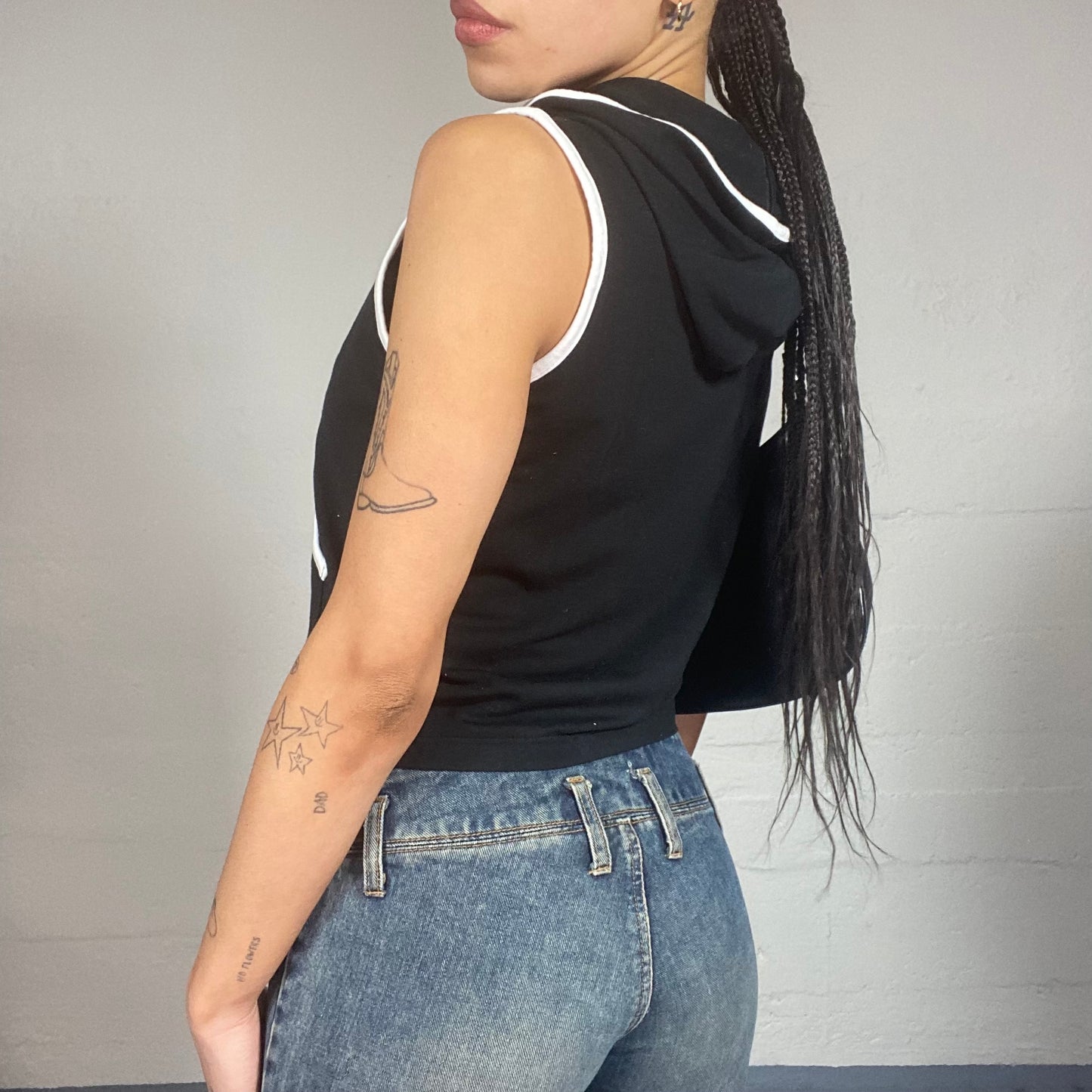 Vintage 2000's Sporty Black Vest with White '5' Patched Detail (M)