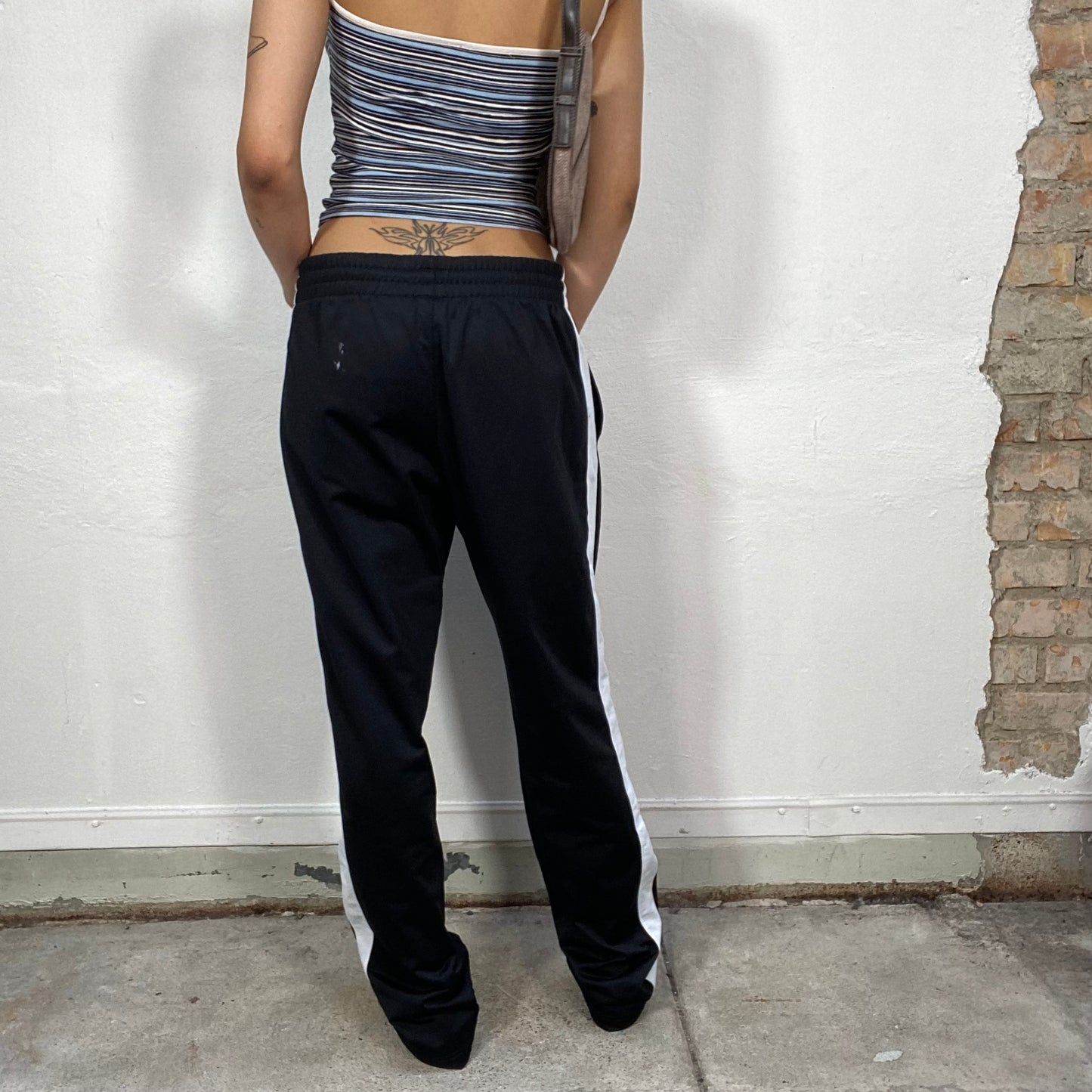 Vintage 90's Nike Black Track Pants with White Side Stripe (M)