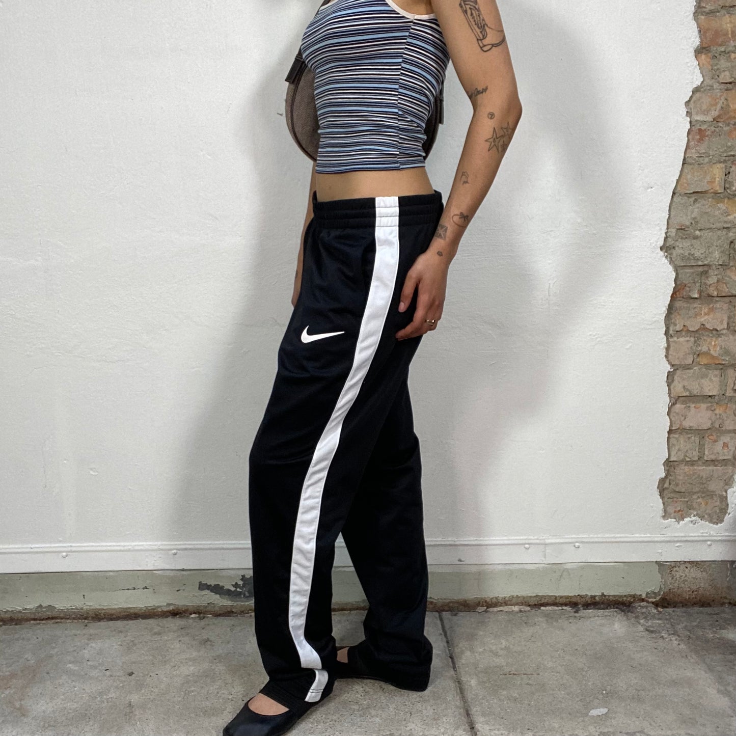 Vintage 90's Nike Black Track Pants with White Side Stripe (M)