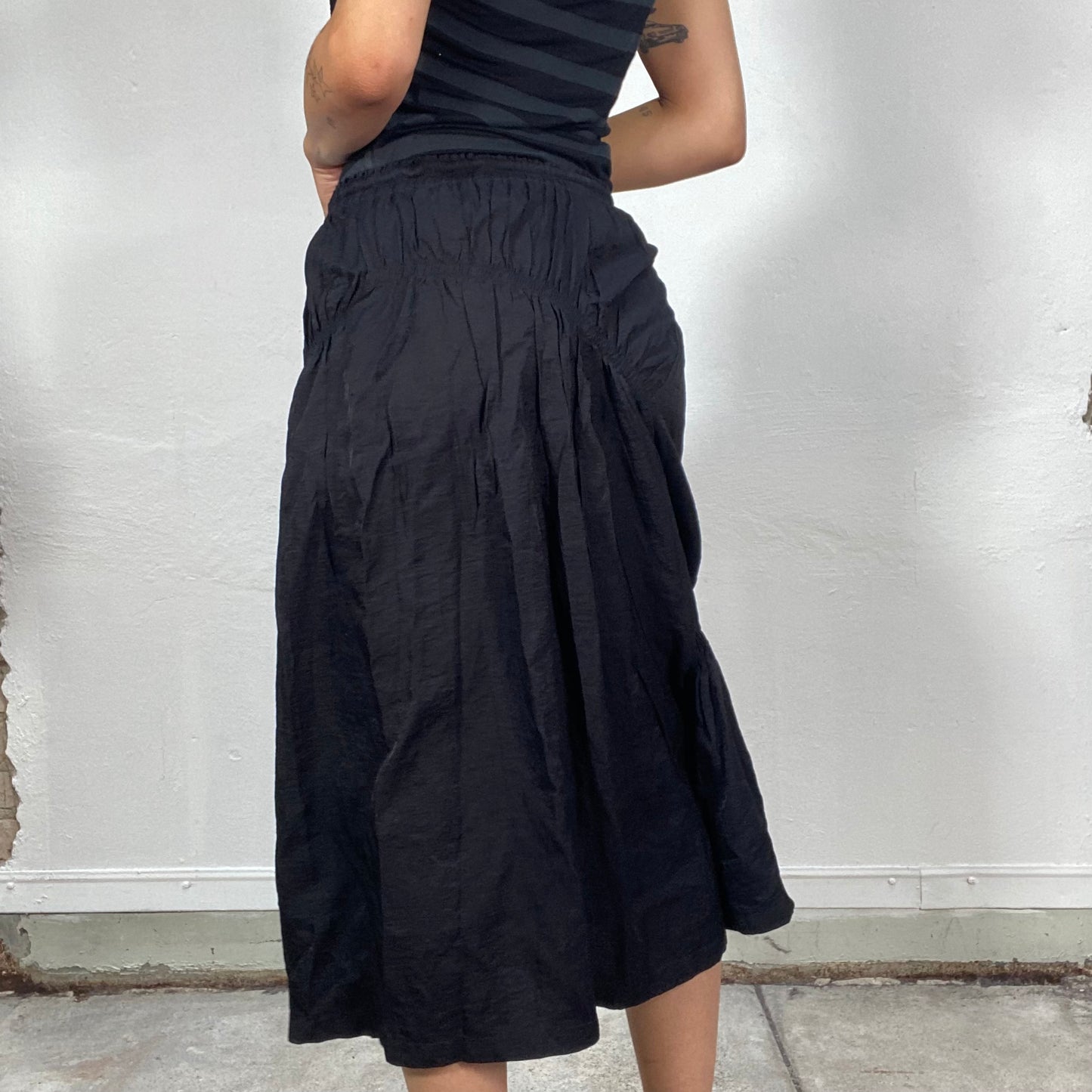 Vintage 90's Punky Black Midi Skirt with Scrunch Details (S)