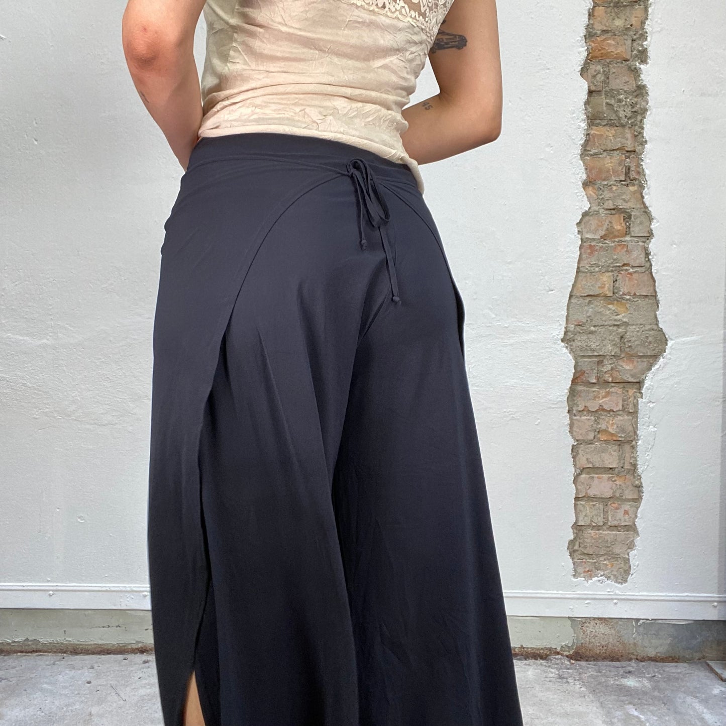 Vintage 90's Clubwear Black Palazzo Wrapped Pants with Flared Ends (S)