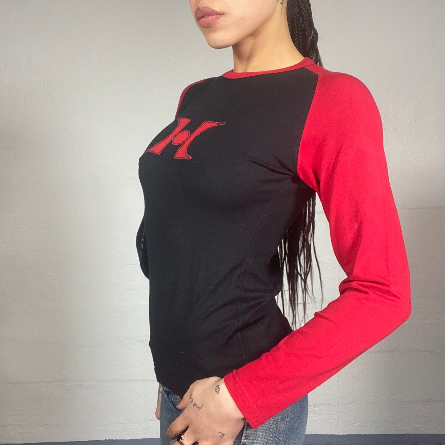 Vintage 90's Sporty Black Top with Red Longsleeves and Patched Decorative Detail (S/M)