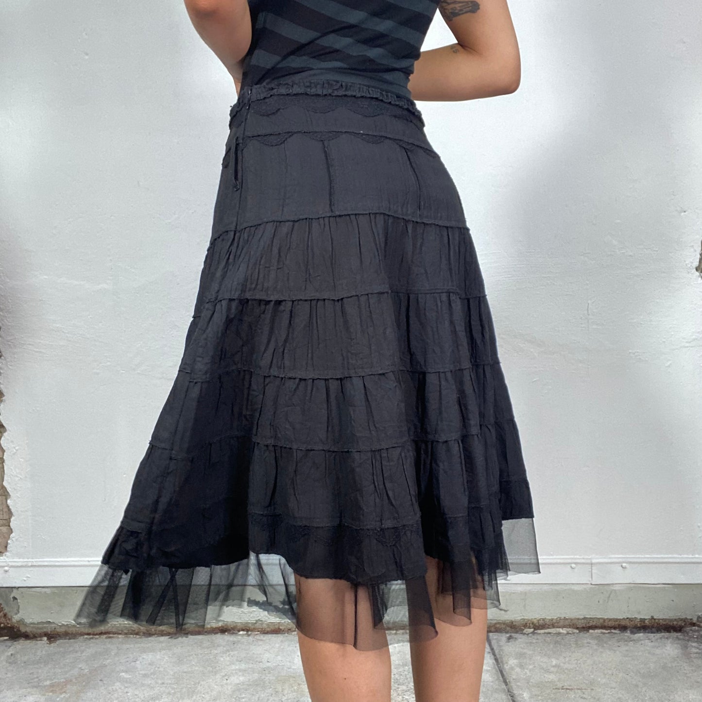 Vintage 90's Punky Black Ruffled Midi Skirt with Mesh Trim (M)