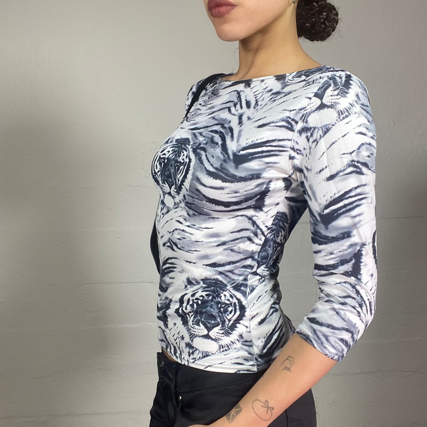 Vintage 90's Mob Wife White LOngsleeve Top Tiger Faces Print (S)