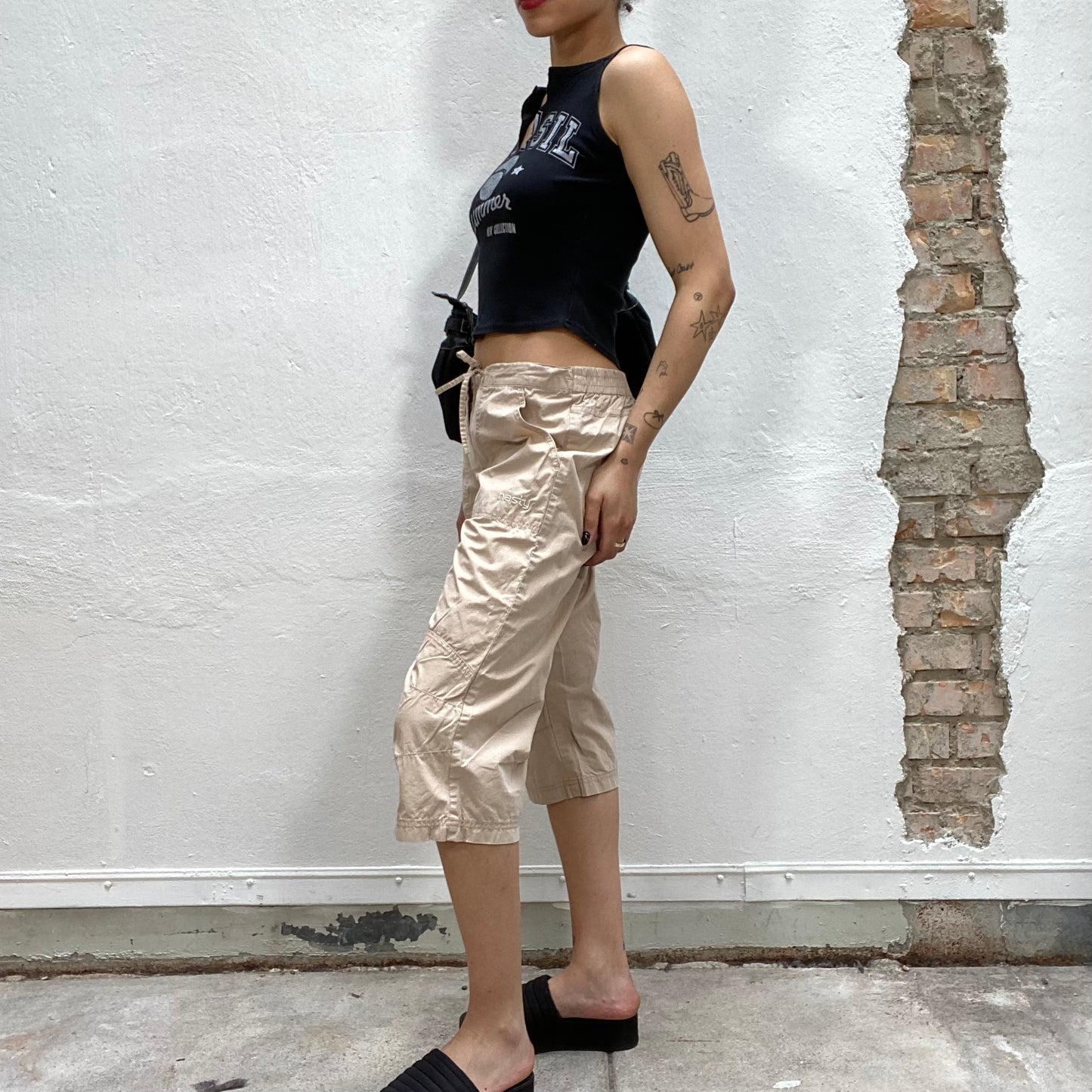 Vintage 2000's Streetstyle Beige Cargo Capri Pants (S/M)