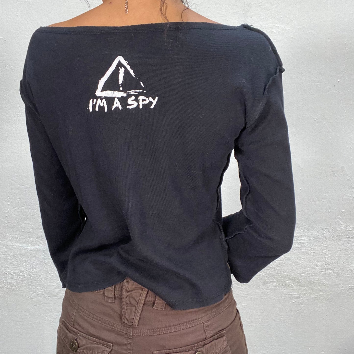 Vintage 90's Grunge Black Longsleeve with Raw Hem and 'I'm A Spy' Print (S/M)