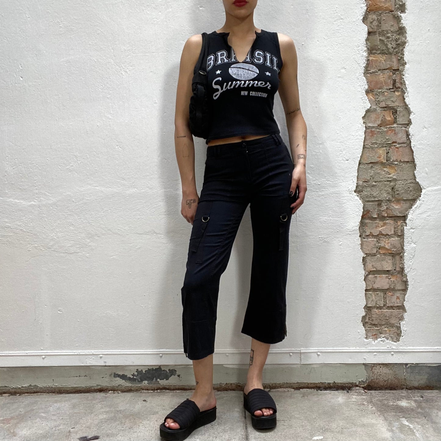 Vintage 2000's Streetstyle Black Cargo Capris with Bras Details (XS/S)