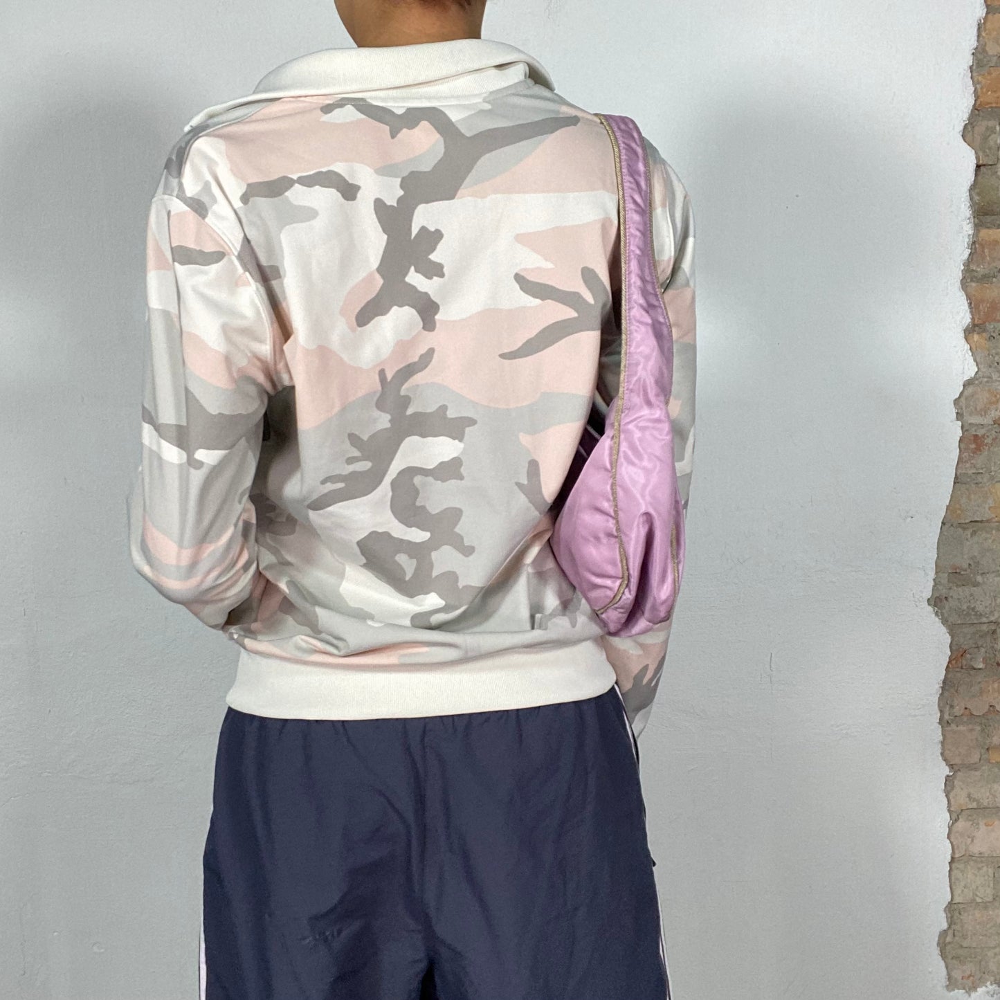 Vintage 90's Carhartt Pink and Grey Camo Zip Up Sweater (M)