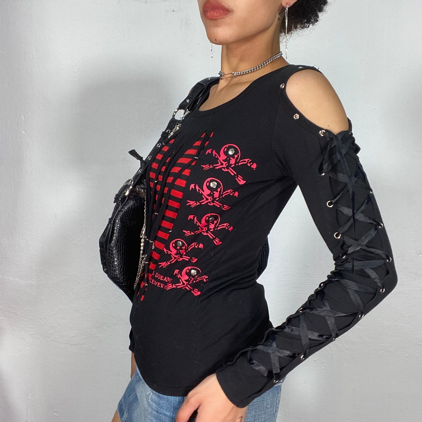 Vintage 2000's Punky Black Ripped Lonsgleeve with Chain Details (S)
