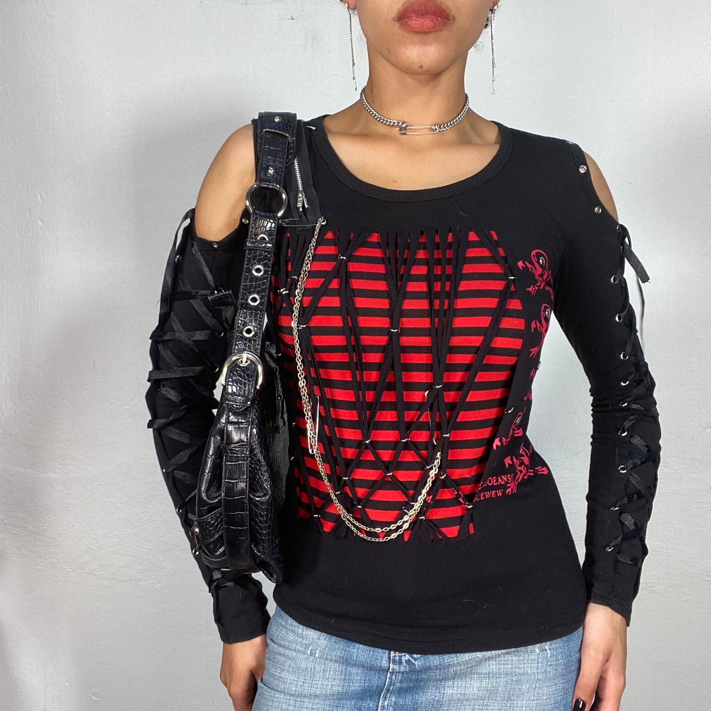 Vintage 2000's Punky Black Ripped Lonsgleeve with Chain Details (S)