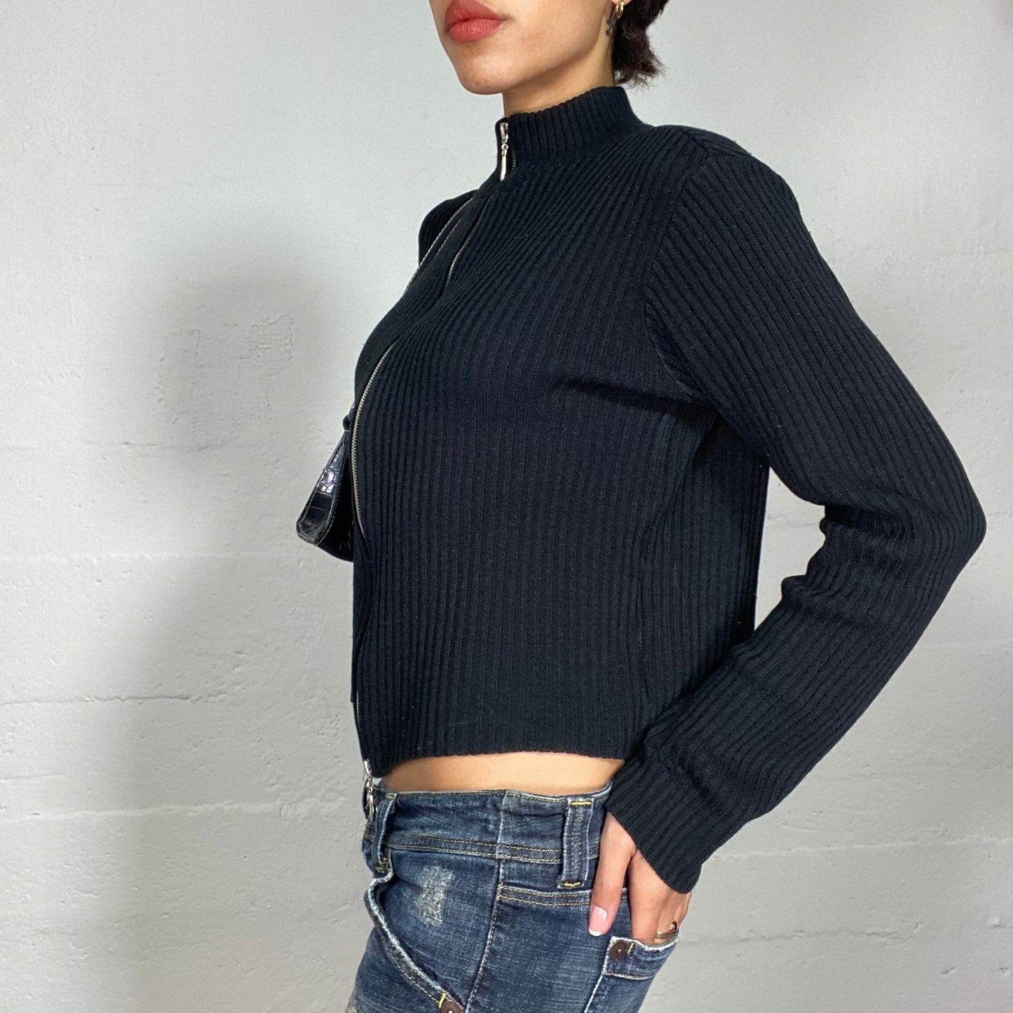 Vintage 2000's Sporty Black Knitted Zip Up Sweater (S/M)
