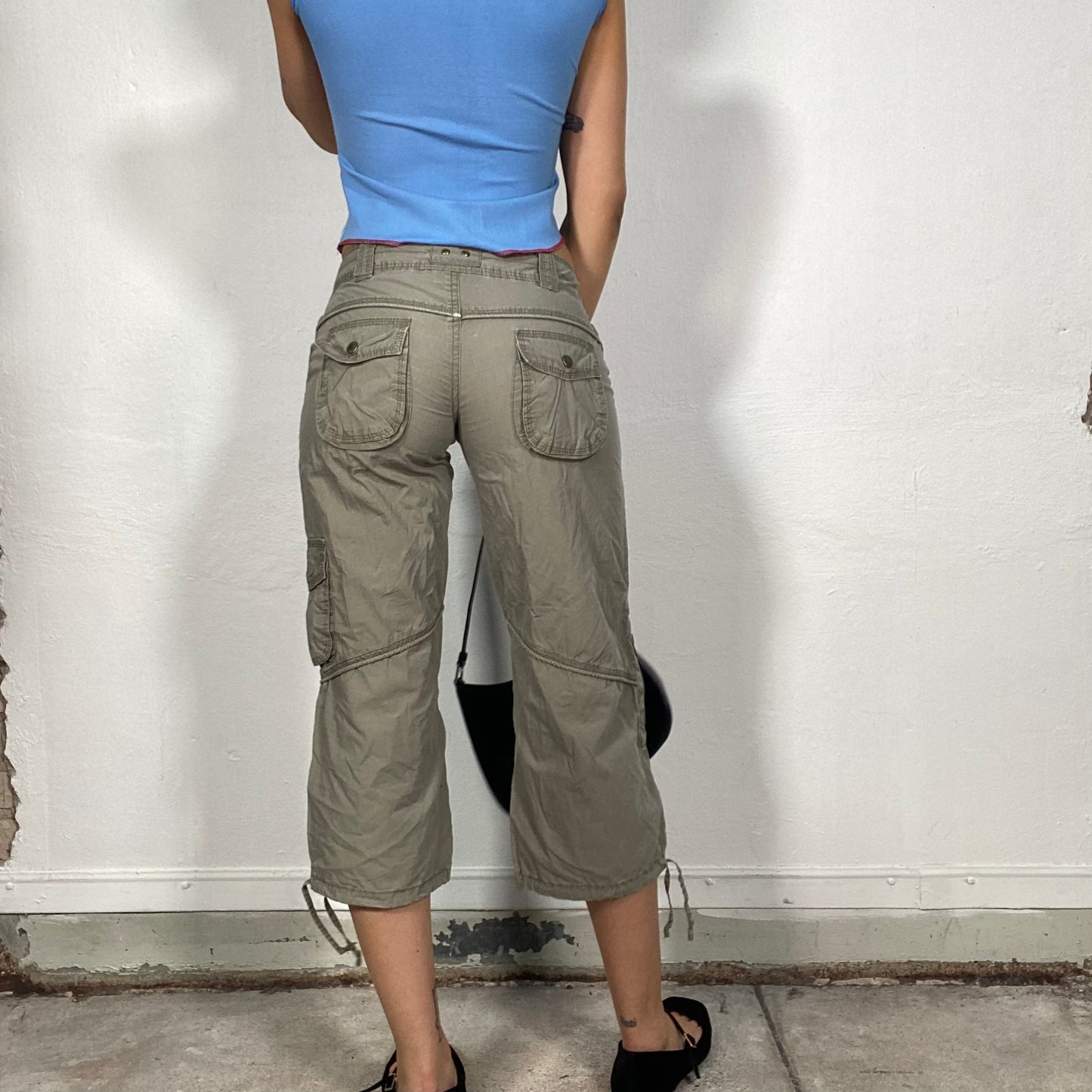 Vintage 2000's Street Style Khaki Cargo Capris (S)