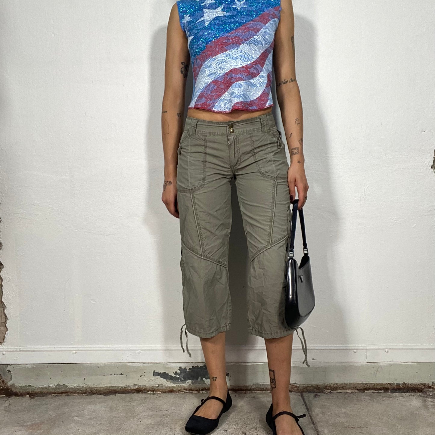 Vintage 2000's Street Style Khaki Cargo Capris (S)