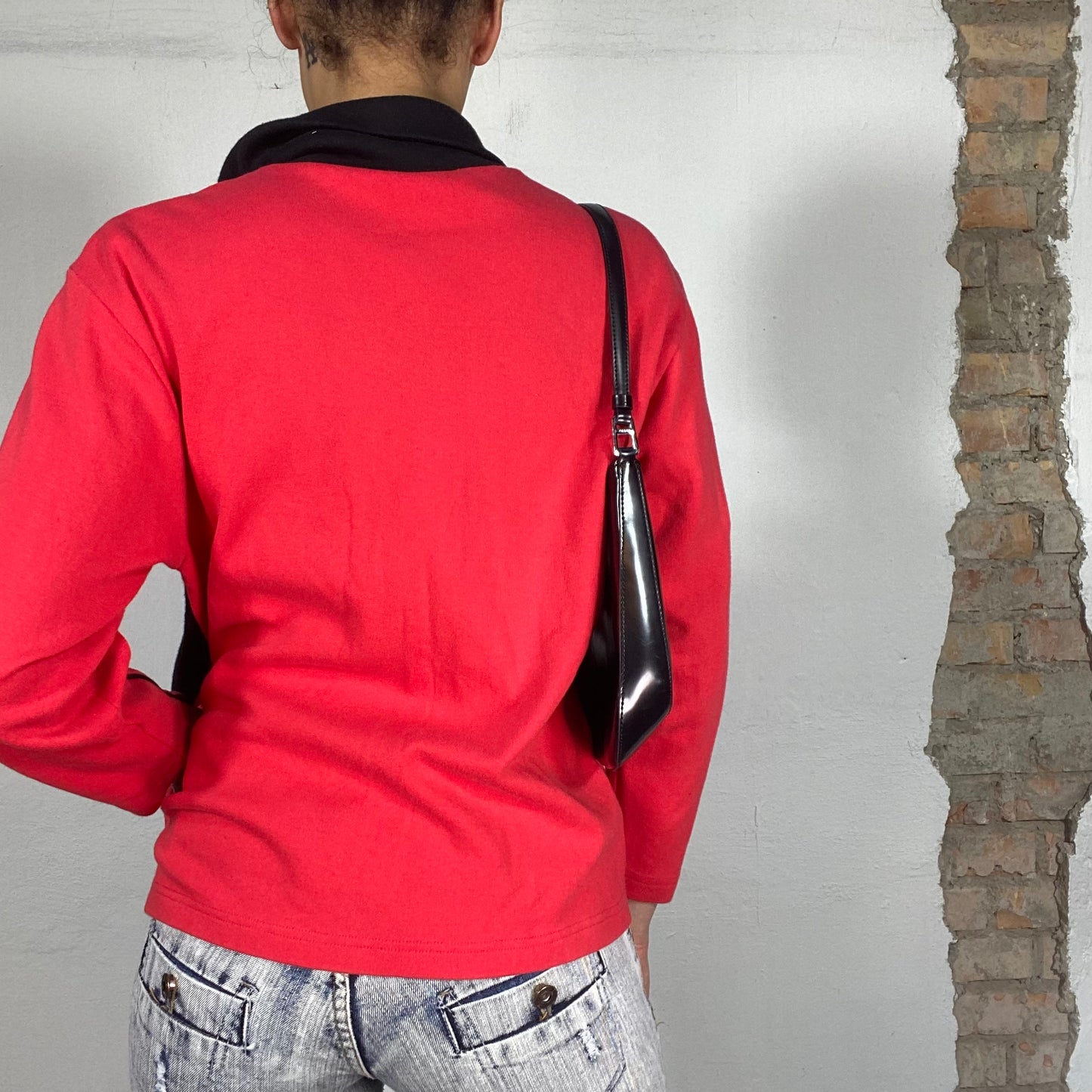 Vintage 90's Streetstyle Red Zip Up Sweater with Black Stripe Details (M)