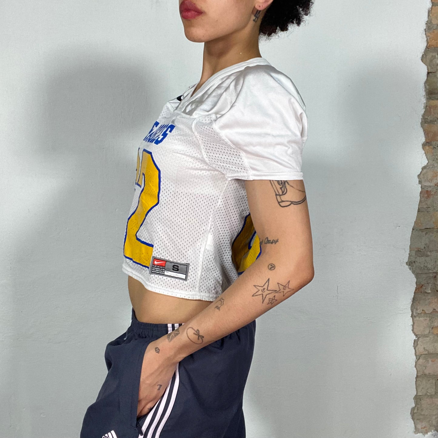 Vintage 2000's Nike White Cropped 'Eagle' Sports Shirt with '62' Print (S)