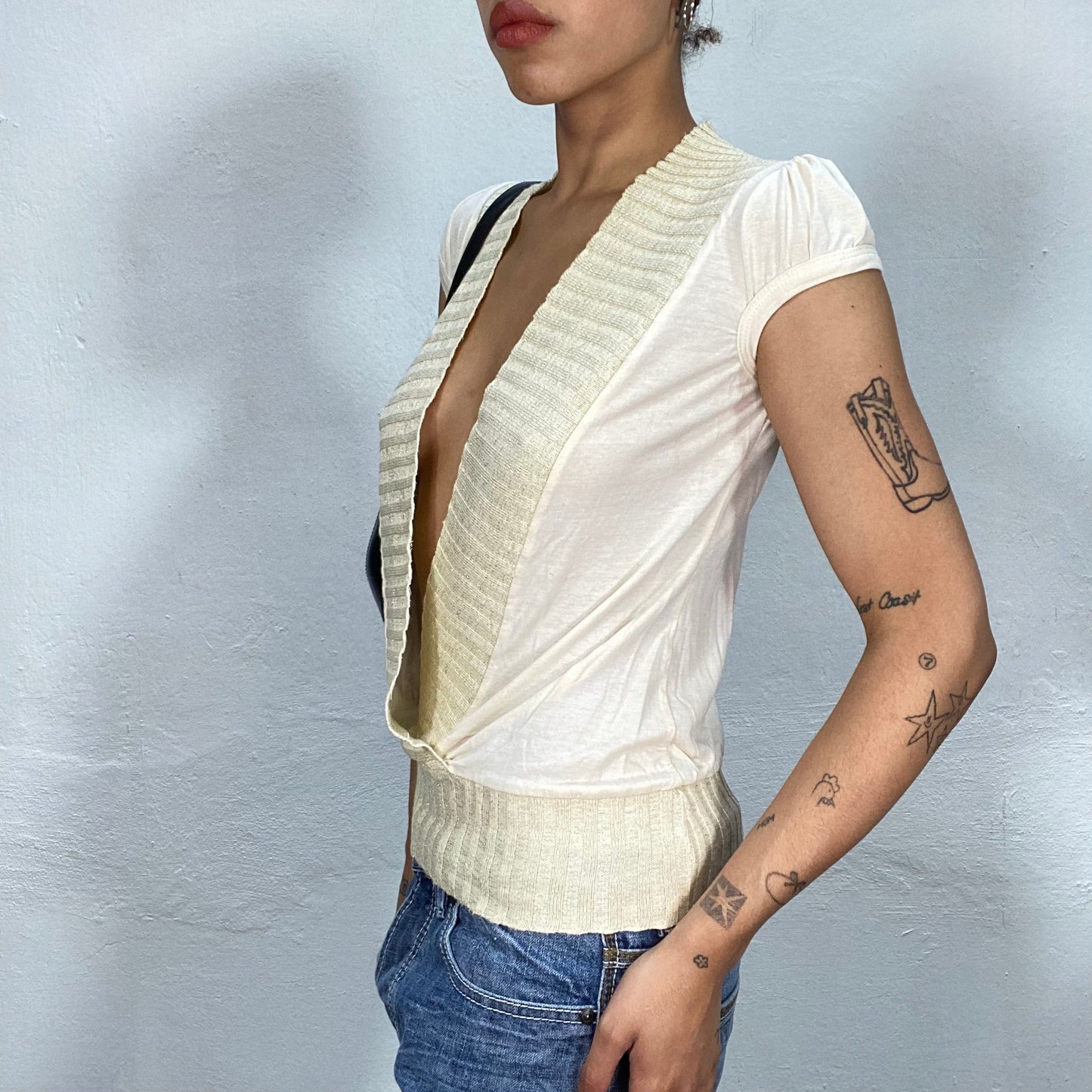 Vintage 2000's White Deep V-Neck Shirt with Creme Knit Trim (S)