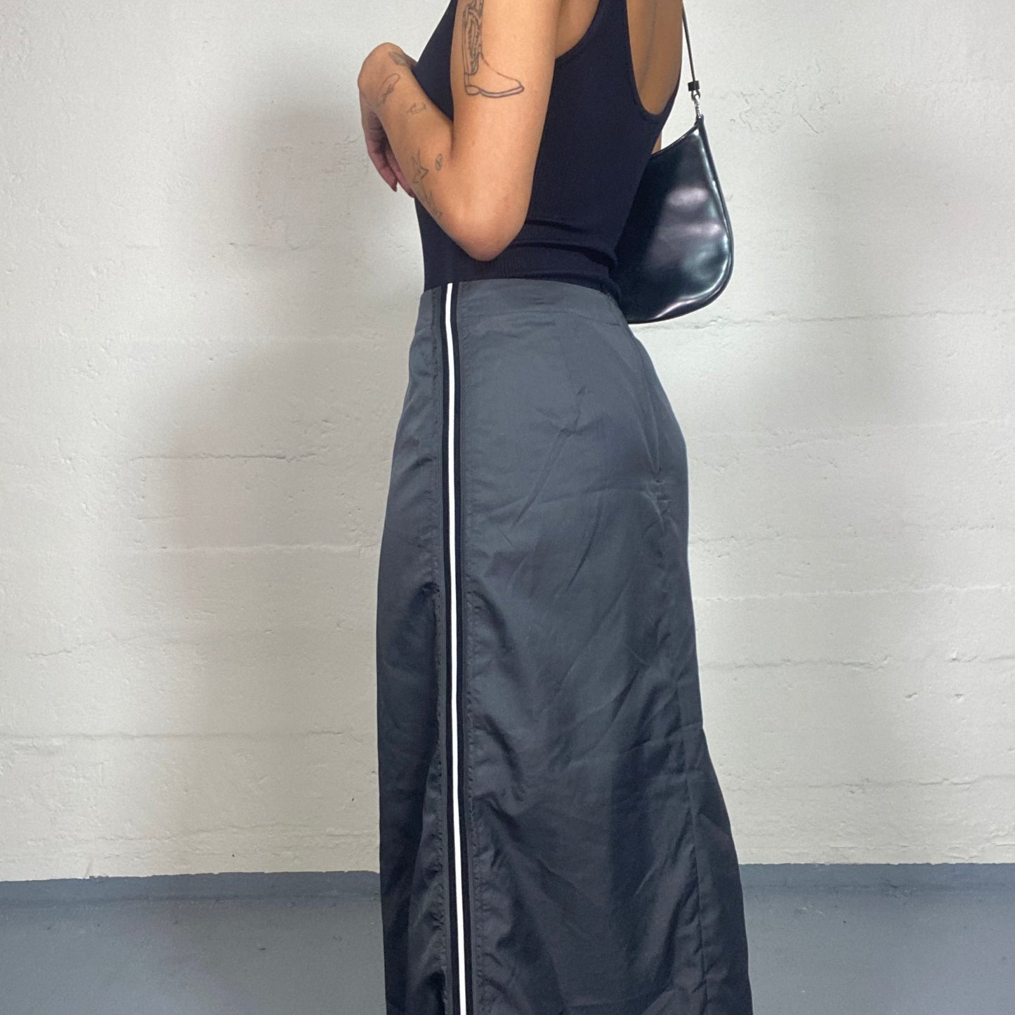 Vintage 90's Grey Techwear Maxi Skirt with White Trim Detail (S)