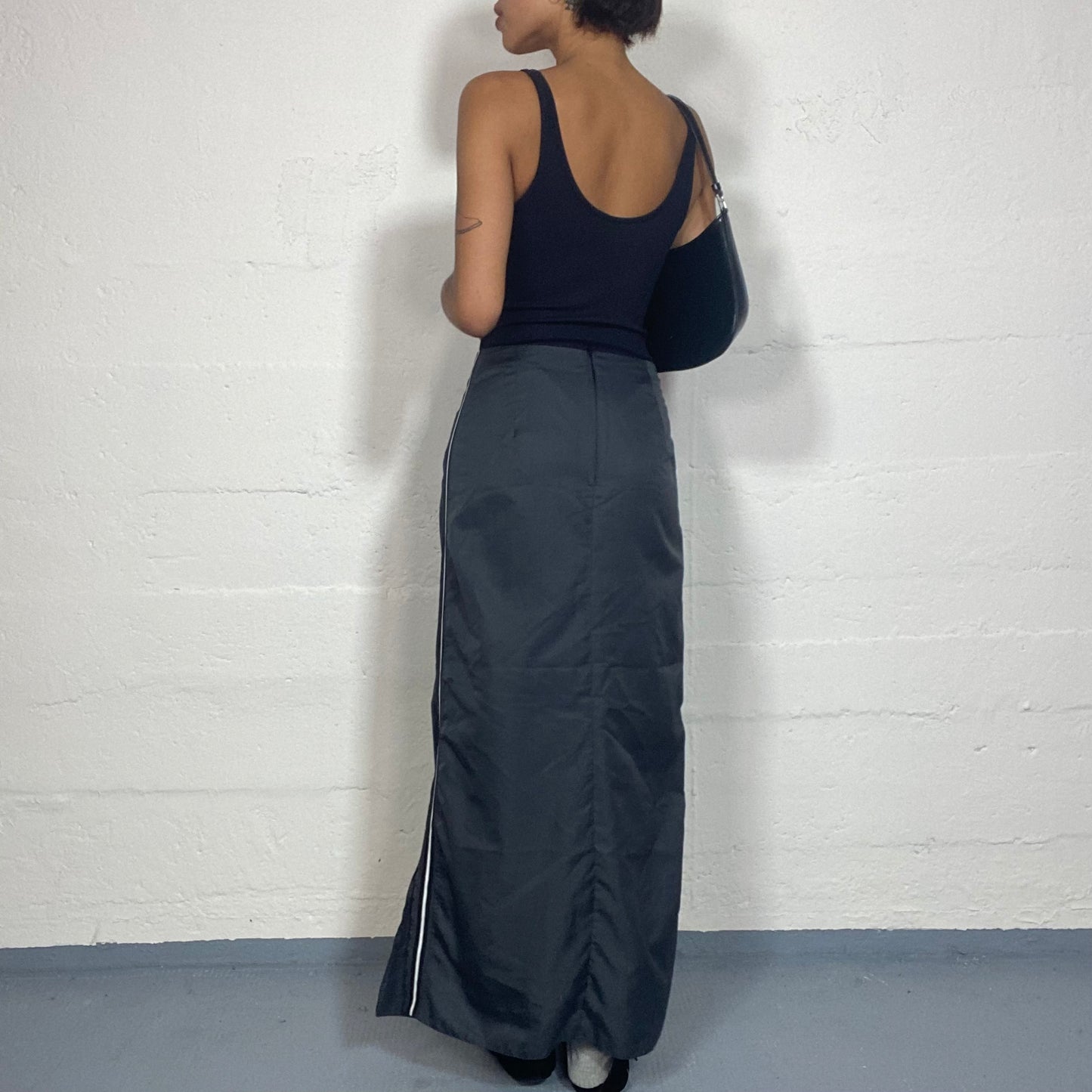 Vintage 90's Grey Techwear Maxi Skirt with White Trim Detail (S)