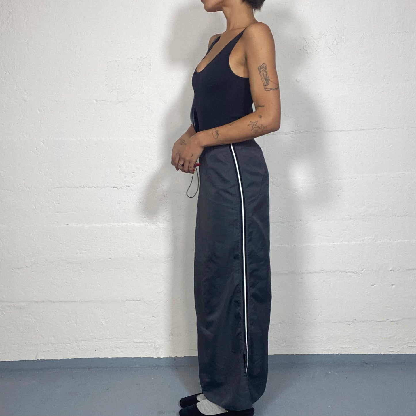 Vintage 90's Grey Techwear Maxi Skirt with White Trim Detail (S)