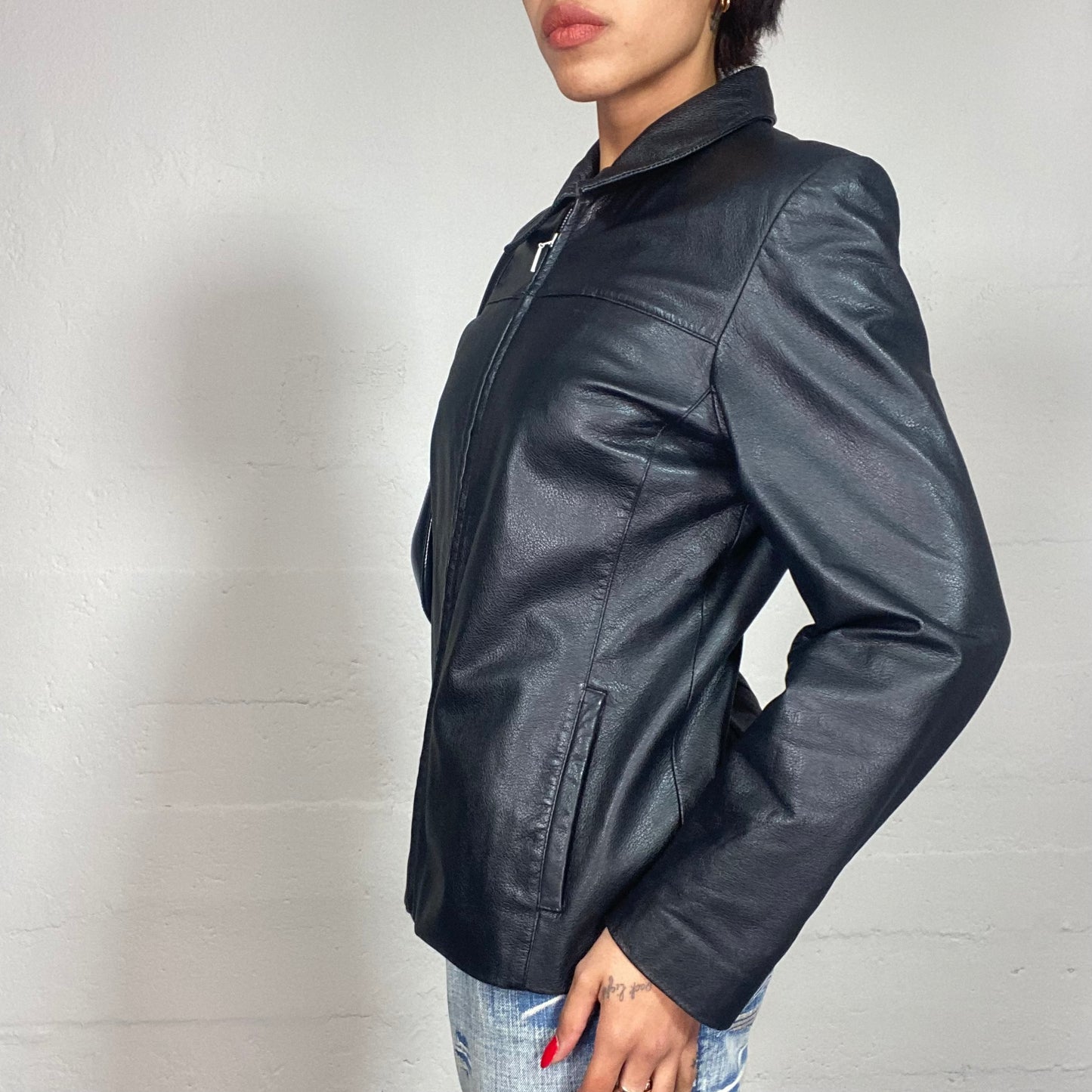 Vintage 90's Model off Duty Black Short Leather Coat with Straight Cut (M)