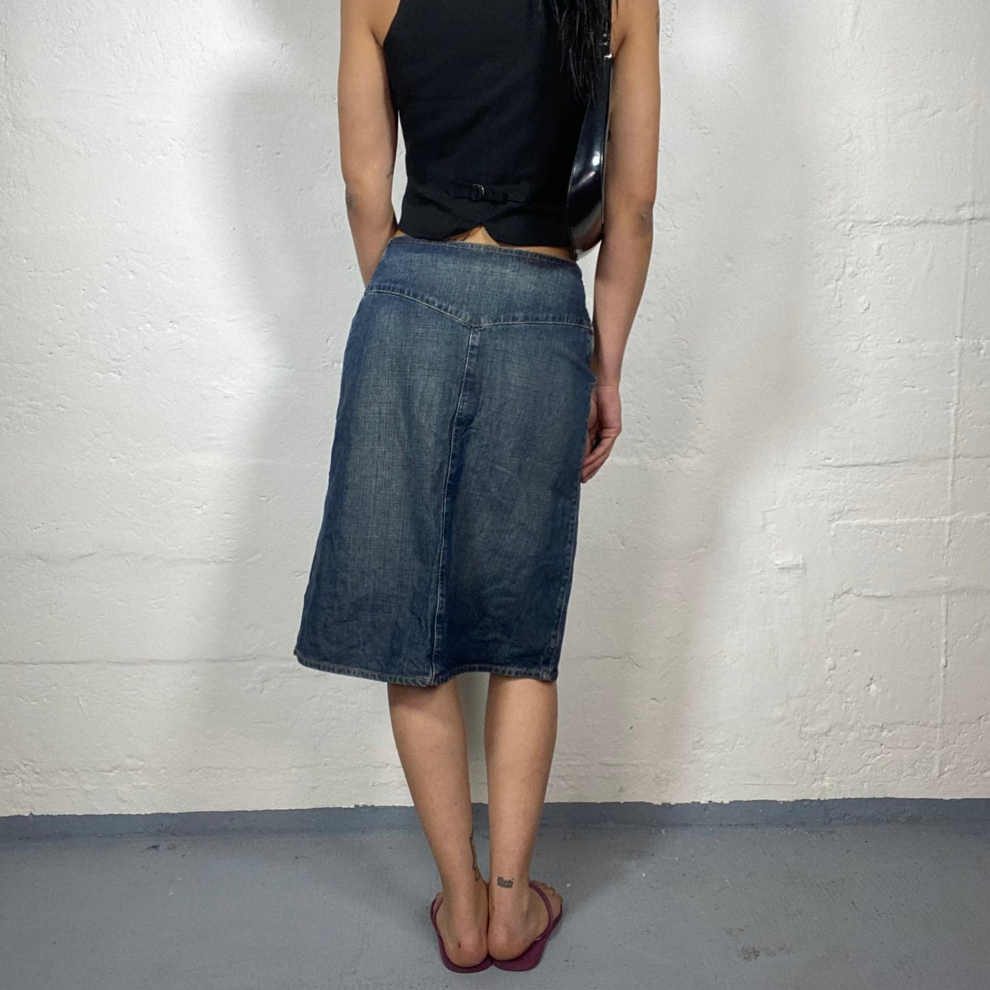 Vintage 2000's Downtown Girl Classic Dark Wash Denim Pencil Midi Skirt (M)