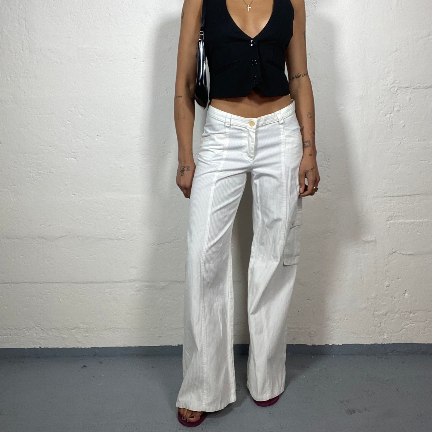 Vintage 90's Downtown Girl White Wide Leg Cargo Pants with Stripe Structure (S/M)