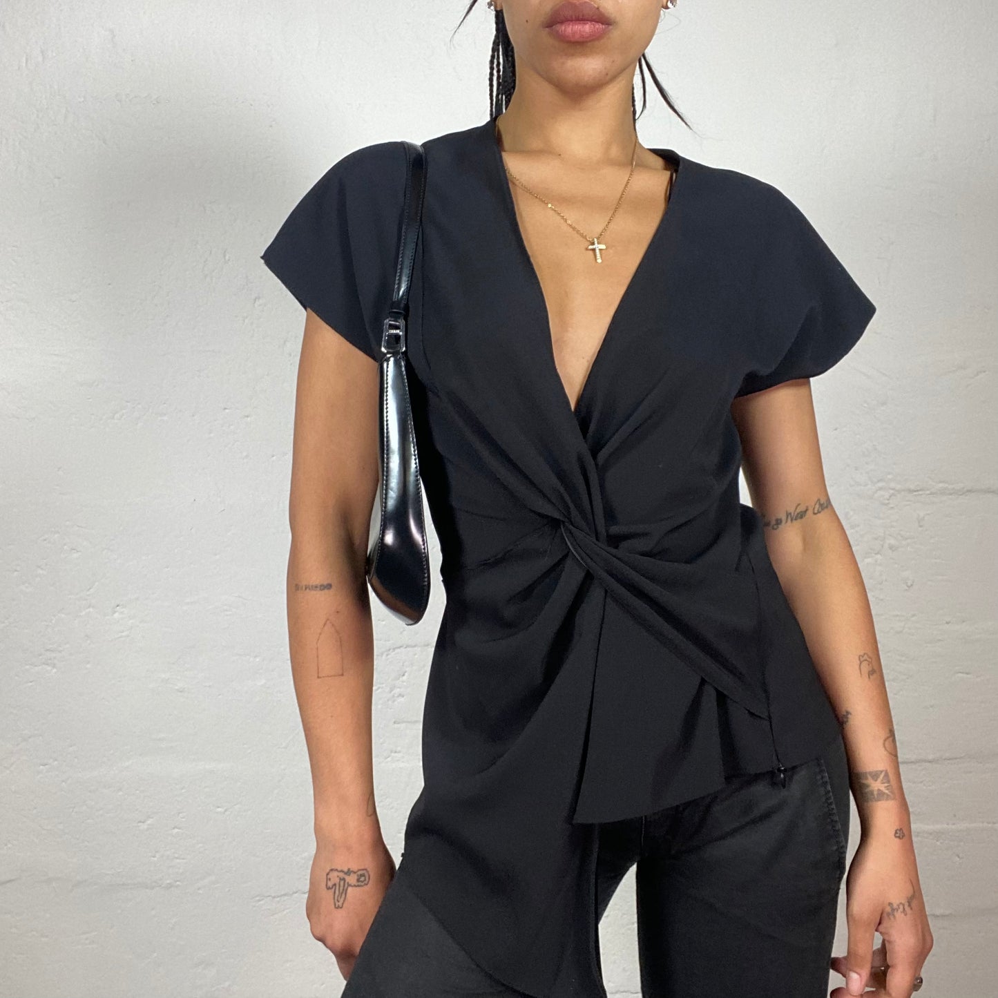 Vintage 2000's Date Night Black V-Neck Shirt with Asymmetrical Knot Detail (M/L)