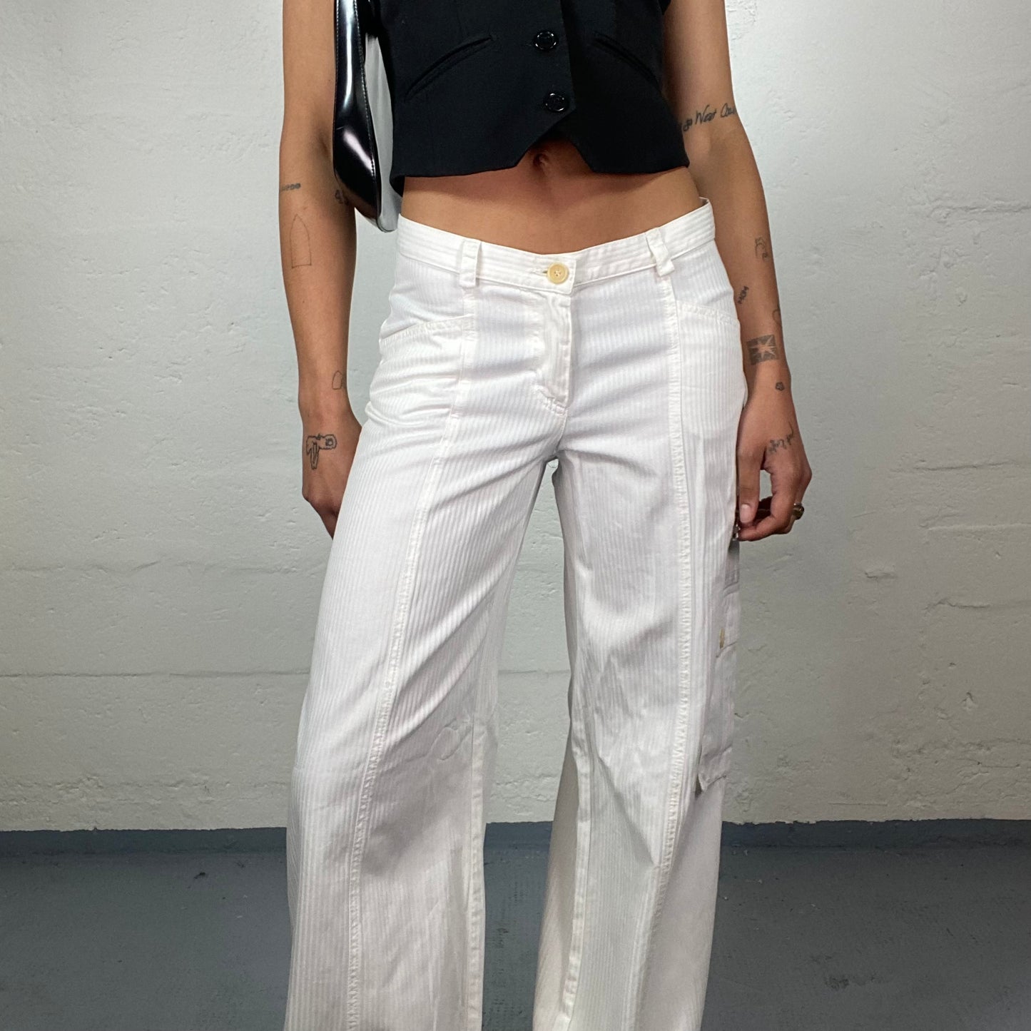 Vintage 90's Downtown Girl White Wide Leg Cargo Pants with Stripe Structure (S/M)