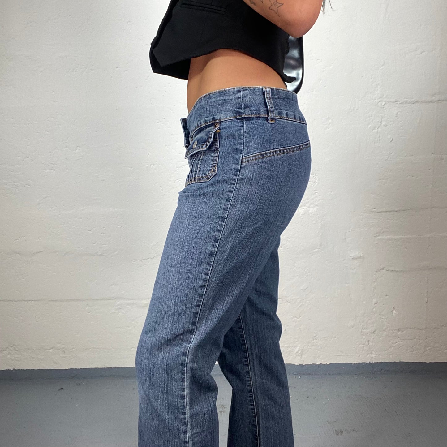 Vintage 2000's Cowgirl Mid Wash Denim Light Flare Jeans with Small Front Pocket Detail (S)