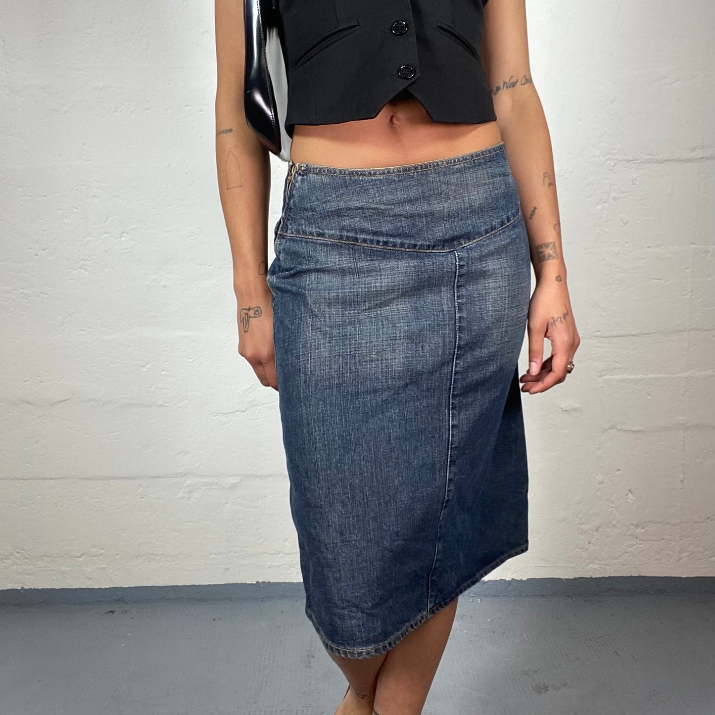 Vintage 2000's Downtown Girl Classic Dark Wash Denim Pencil Midi Skirt (M)