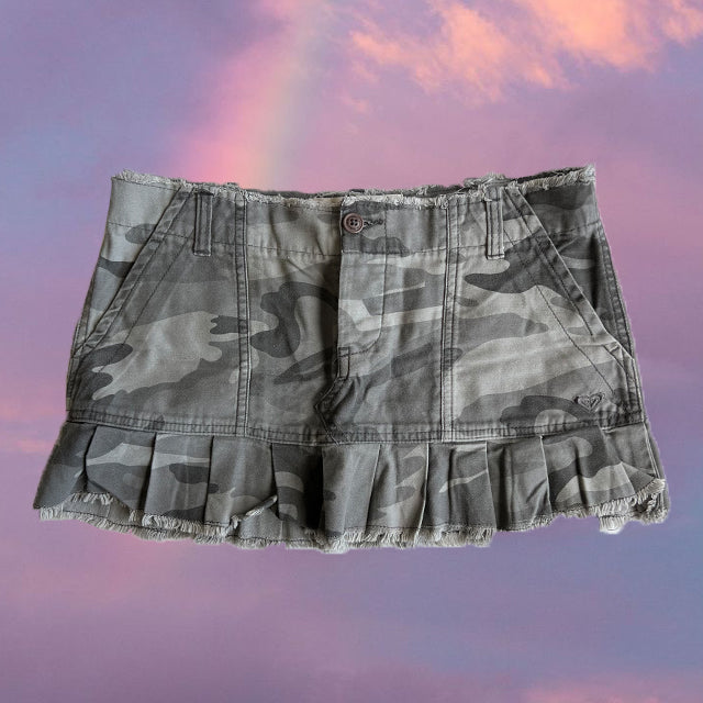 Vintage Y2K Camo Print Pleated Mini Skirt (36 EU / UK 8 / US 4)