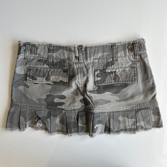 Vintage Y2K Camo Print Pleated Mini Skirt (36 EU / UK 8 / US 4)